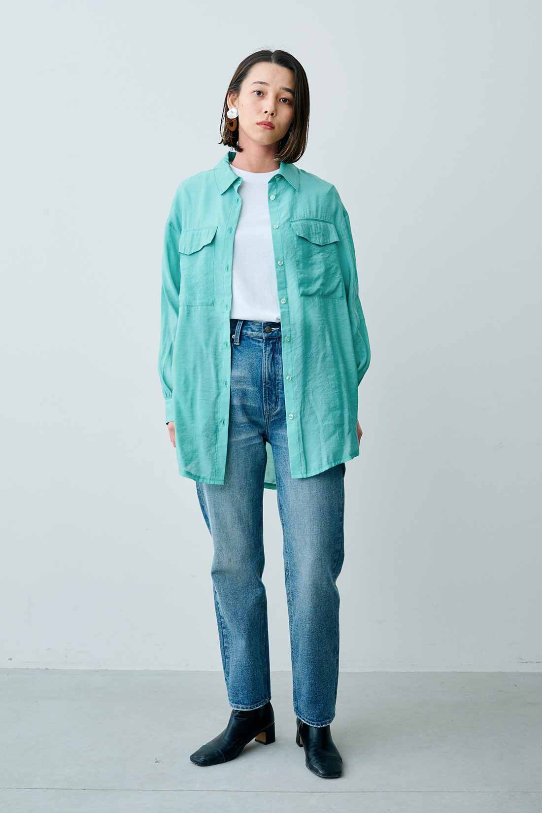 MEDE19F|【MEDE19F】シルキーサテンロングシャツの会|モデル身長：168cm　着用サイズ：M