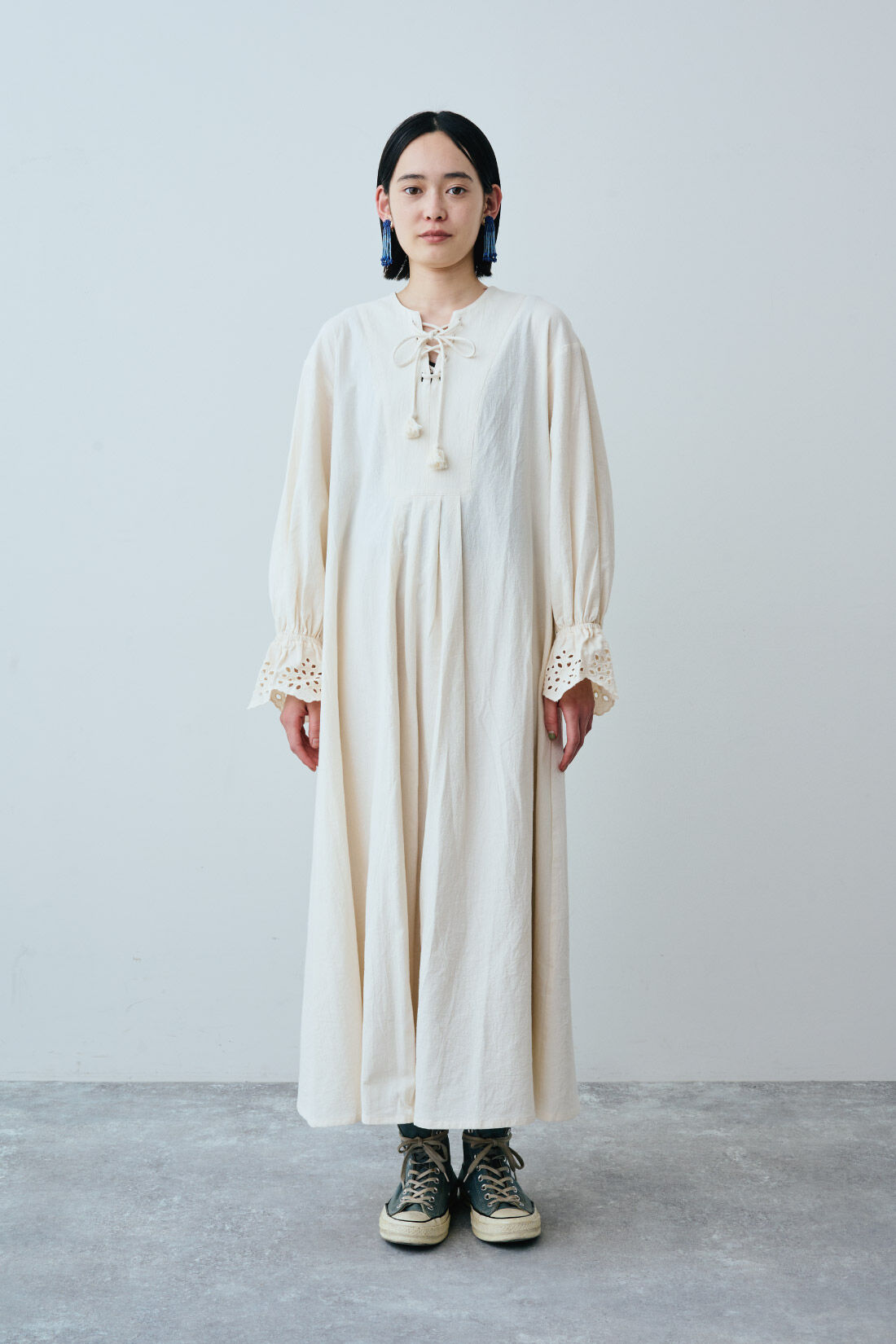 MEDE19F|MEDE19F　高山都さんコラボ レースアップカフタンワンピース|モデル身長：167cm　着用サイズ：M