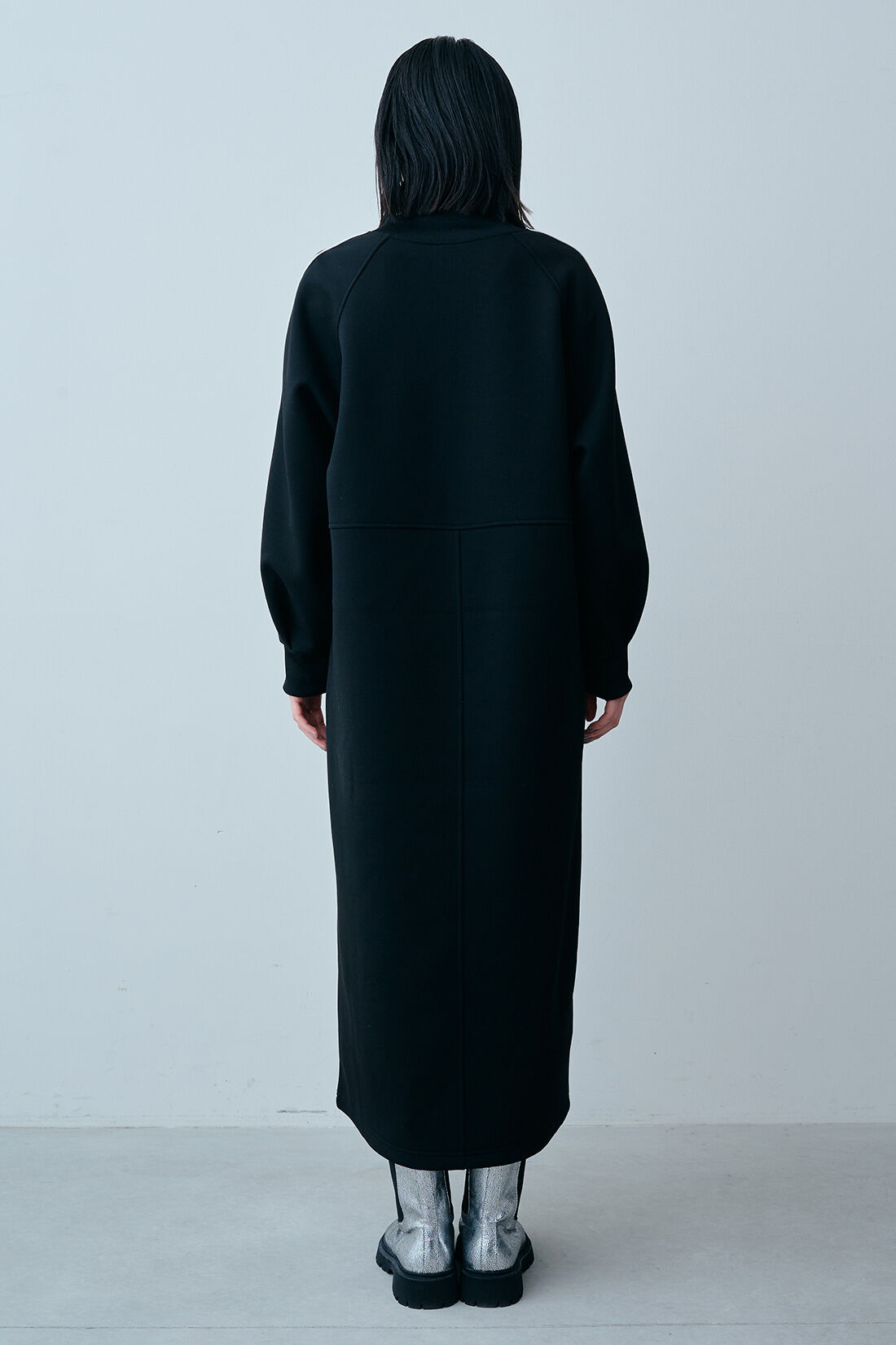 MEDE19F|MEDE19F　ライン遣いのハーフジップワンピース|モデル身長：167cm　着用サイズ：M