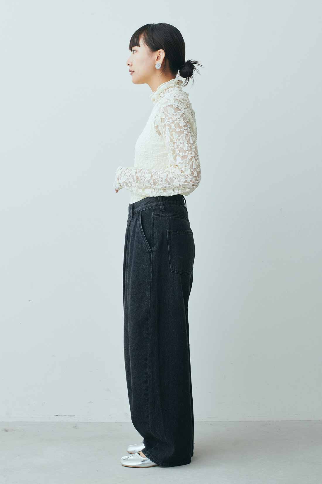 MEDE19F|MEDE19F　カーヴィーシルエットのブラックデニムパンツ|モデル身長：158cm　着用サイズ：M