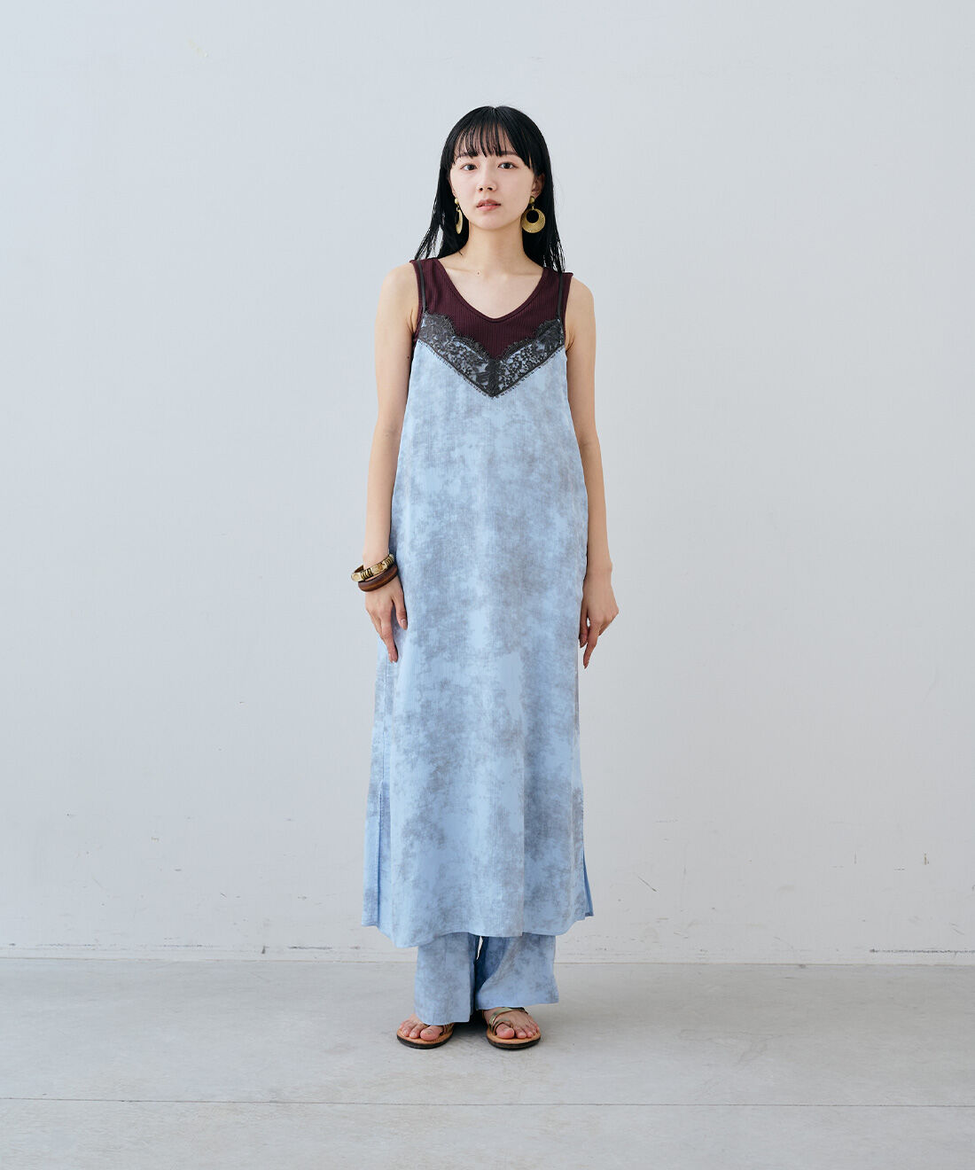 MEDE19F|ムラ染め調 プリントイージーパンツ〈ライトブルー〉とEDER SHOES 1670 ORO / 13のコーディネート|163cm　size：M