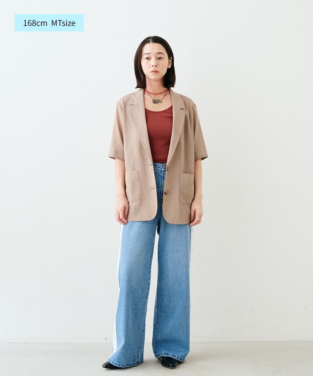 MEDE19F [メデ・ジュウキュウ]|シアー素材のライトジャケット〈ベージュ〉とレースサイドラインの加工デニム〈インディゴブルー〉のコーディネート|168cm　 jacket：M　tops：M　pants：MT