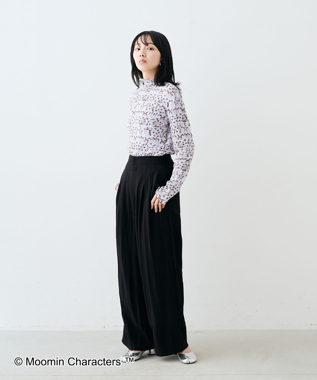 MEDE19F|レーヨン混のシャリ感のあるワイドスラックス〈ブラック〉のコーディネート|モデル身長：163cm　着用サイズ：M