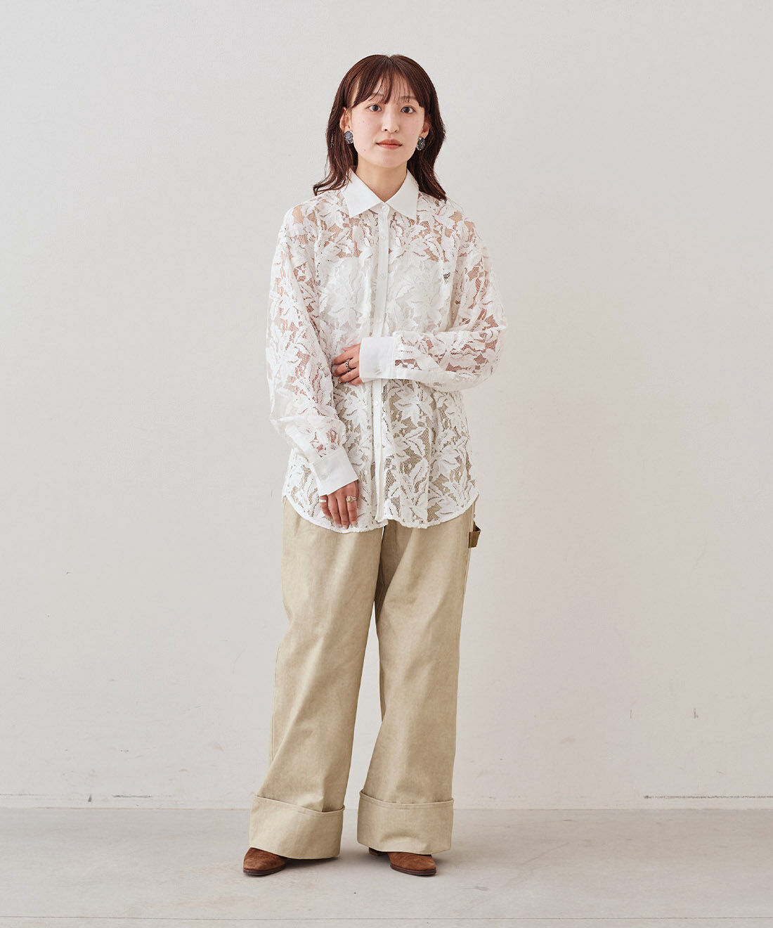 MEDE19F|MEDE19F　ヴィンテージライクチノ素材のワークスラックス〈ベージュ〉|モデル身長：156cm　着用サイズ：M