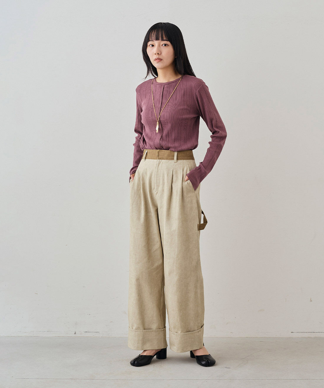 MEDE19F|MEDE19F　ヴィンテージライクチノ素材のワークスラックス〈ベージュ〉|モデル身長：163cm　着用サイズ：M