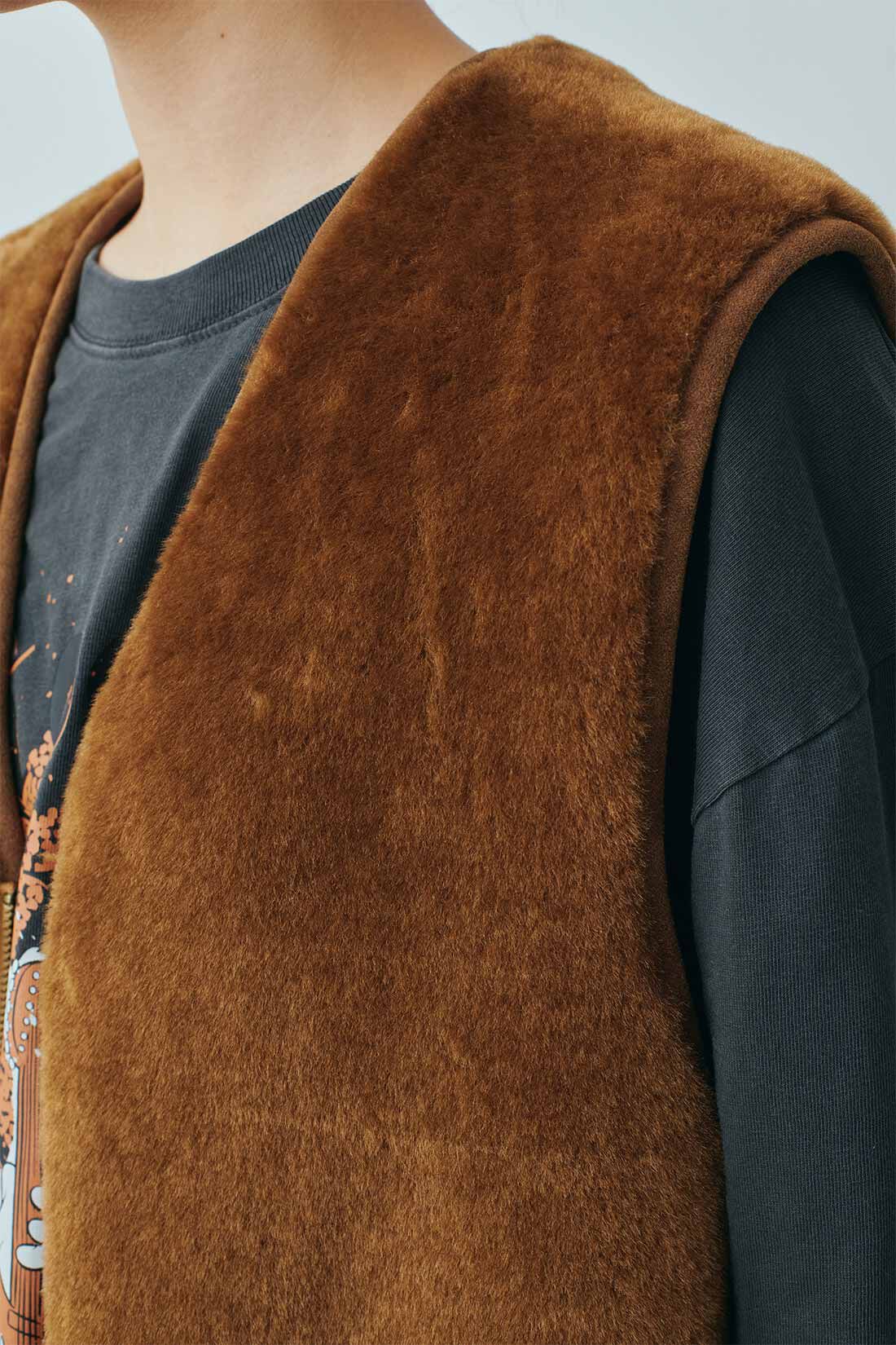 MEDE19F|MEDE19F　リバーシブルフェイクファーベスト〈アンバーブラウン〉