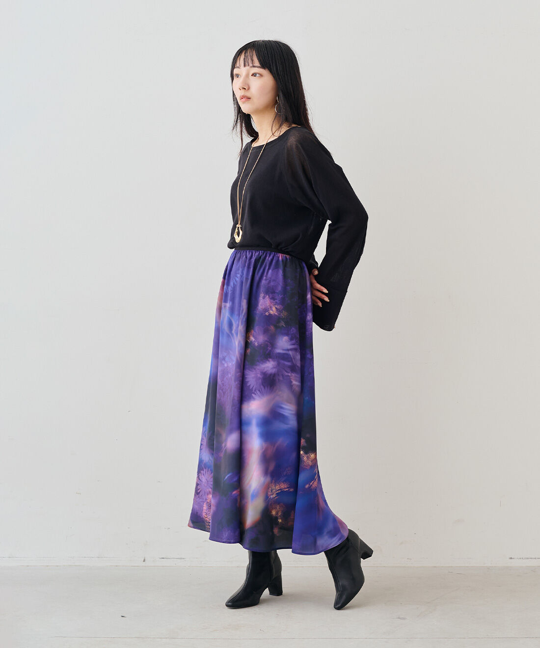 MEDE19F|MEDE19F　花が見え隠れするプリントとレースのスカートセット〈ブラック＆パープル〉|モデル身長：163cm　着用サイズ：M