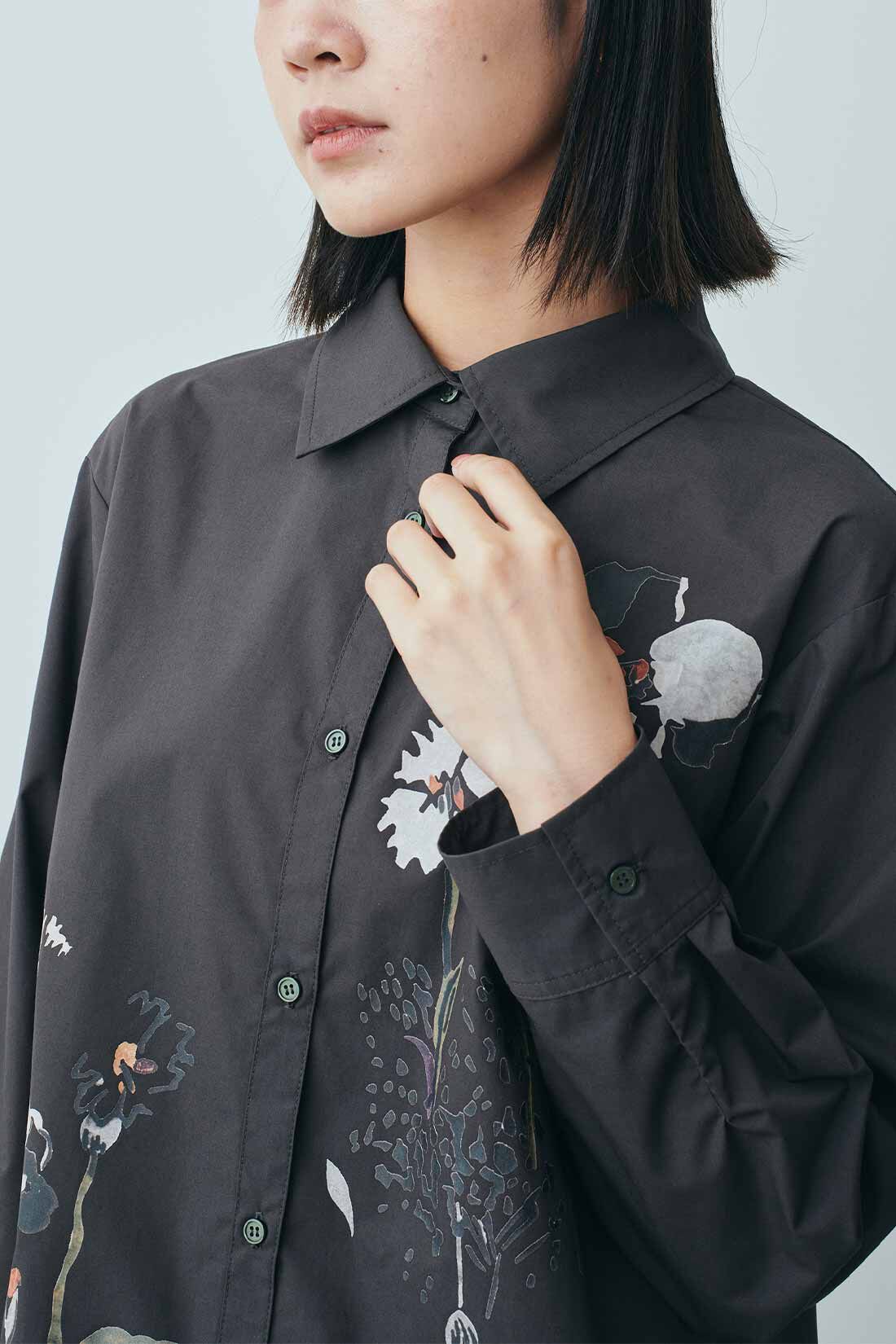 MEDE19F|MEDE19F　ミュルーズモダン〈「ミュルーズ染織美術館」アーカイブコレクション〉フラワーモチーフプリントシャツ〈チャコールグレー〉