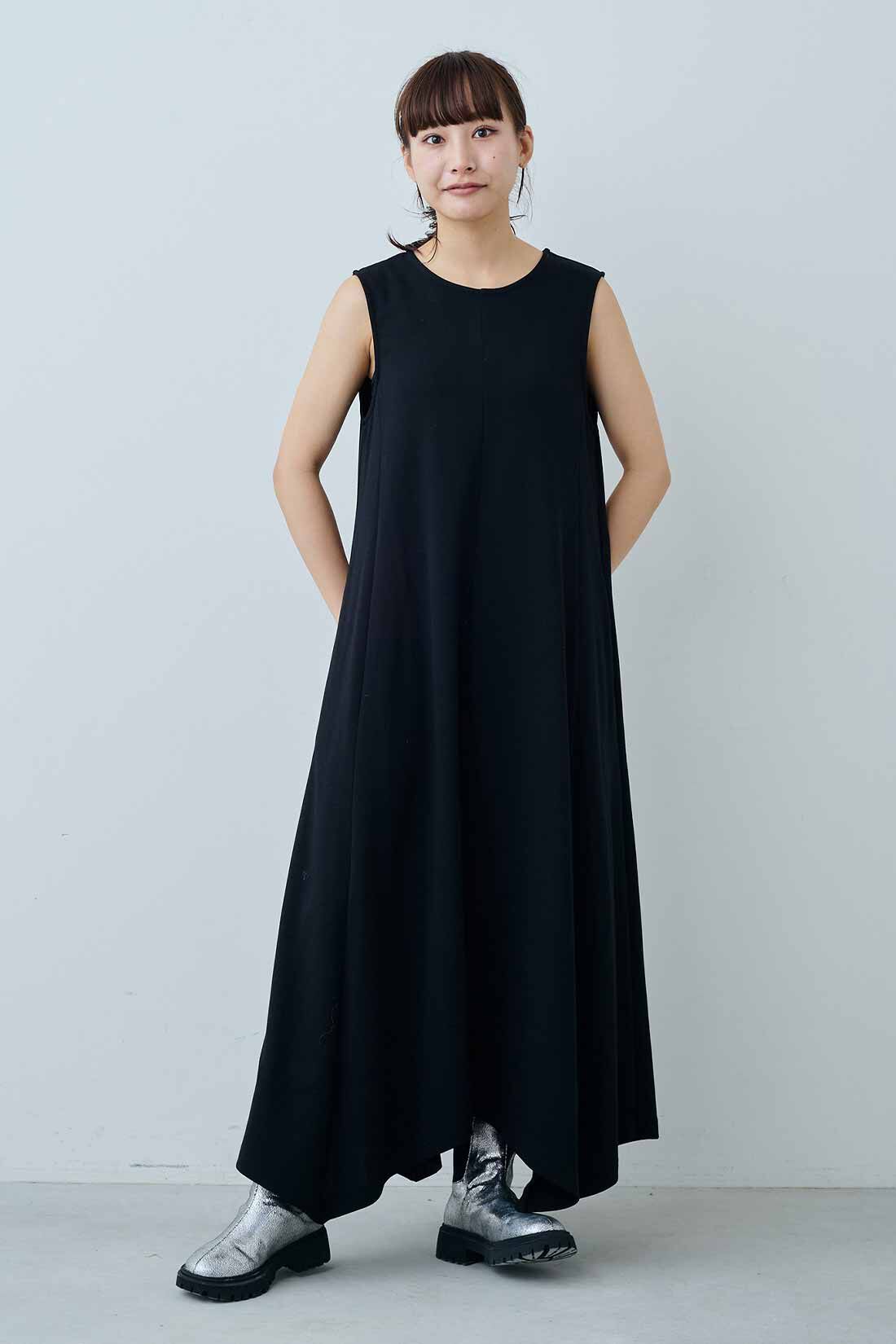 MEDE19F|MEDE19F　イレギュラーヘムノースリーブ マキシワンピース〈ブラック〉|モデル身長：158cm　着用サイズ：M