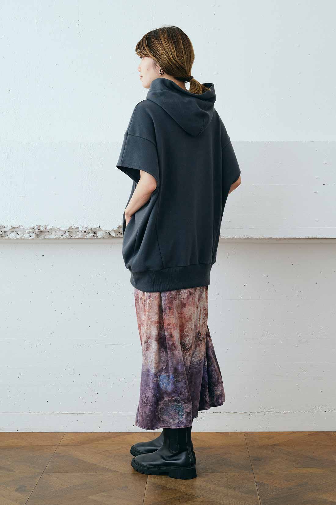 MEDE19F|MEDE19F　スリーブレスフーディースウェット〈アイボリー〉|モデル身長：163cm　着用サイズ：M