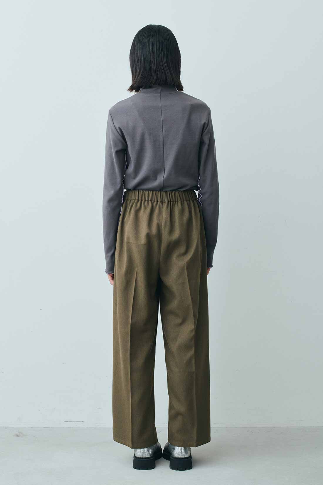 MEDE19F|MEDE19F　FILA for MEDE19F 大人もはけるトラックスラックス〈ミリタリーカーキ〉|モデル身長：163cm　着用サイズ：M