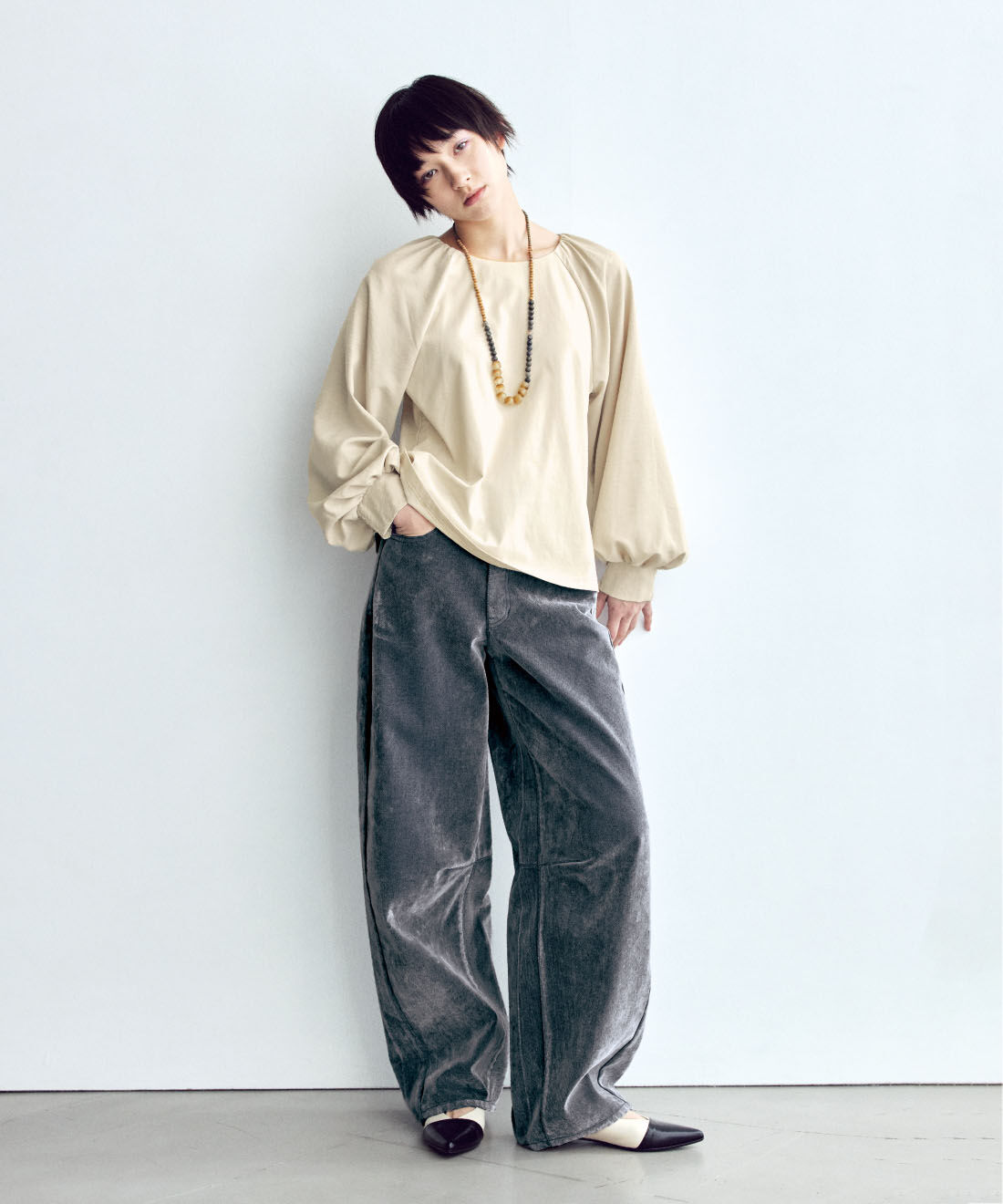 MEDE19F [メデ・ジュウキュウ]|フロッキー プリント デニムパンツ〈ライトグレー〉のコーディネート