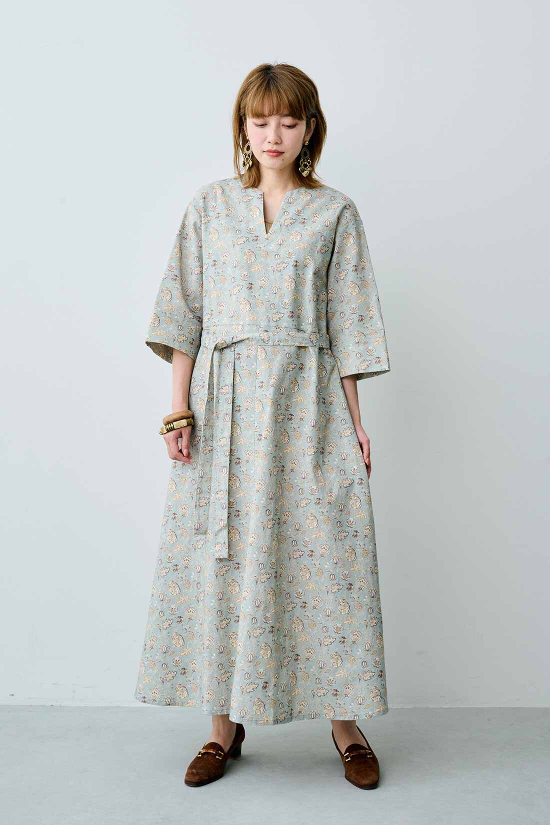 MEDE19F|【MEDE19F】〈MORRIS Gallery〉リネンコットンプリントロングワンピース〈LODDEN柄〉|モデル身長：163cm　着用サイズ：M