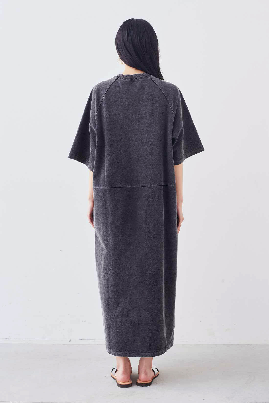 MEDE19F|MEDE19F　ヘビーコットンカットソーデニムワンピース〈グレー〉|モデル身長：163cm　着用サイズ：M