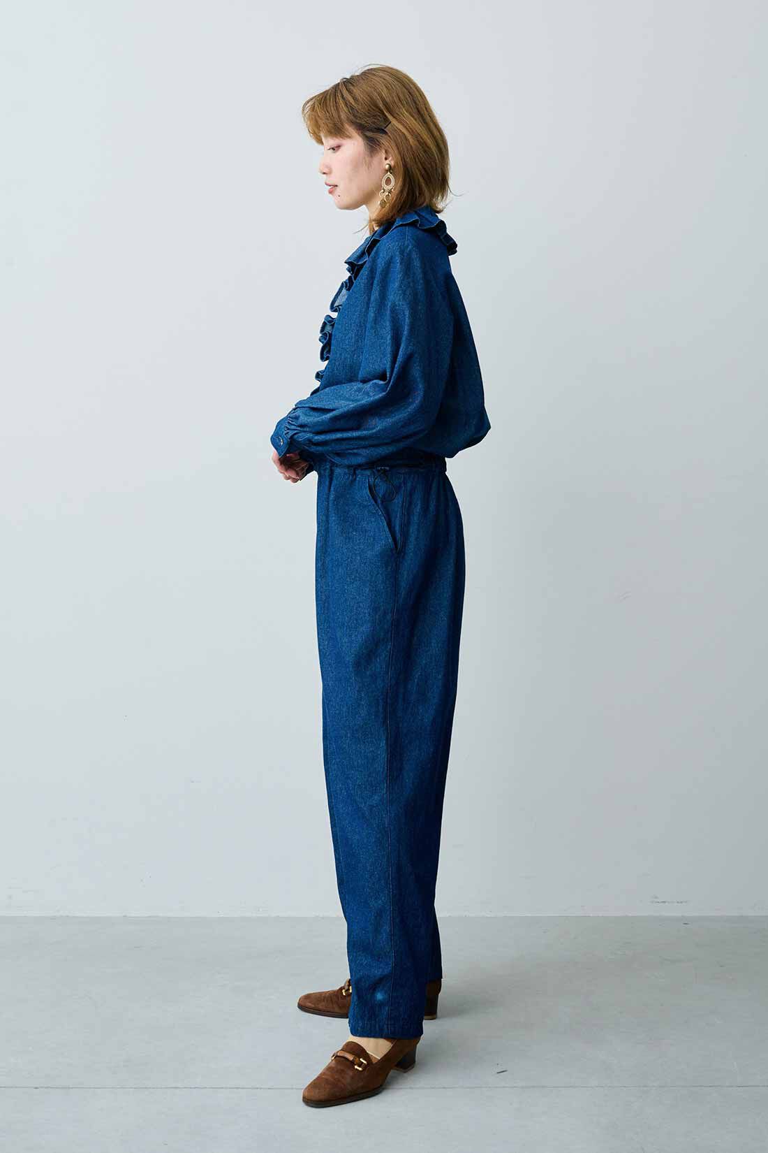 MEDE19F|【MEDE19F】Boutique888さんコラボ フリル遣いのデニムオールインワン〈インディゴネイビー〉|モデル身長：163cm　着用サイズ：M