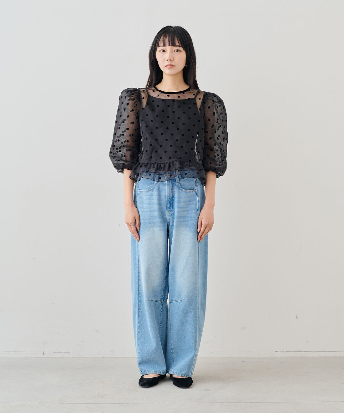 MEDE19F|フロッキードット オーガンジートップス〈ブラック〉のコーディネート