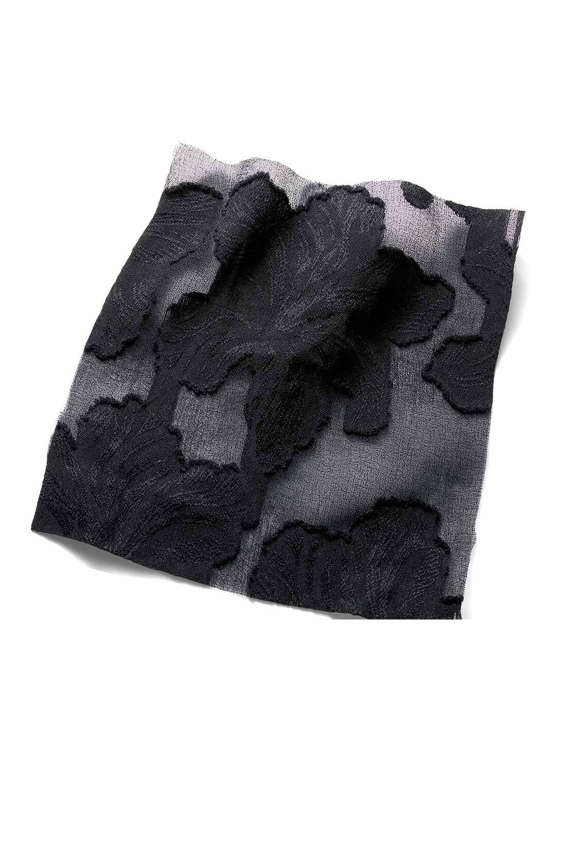 MEDE19F|MEDE19F　フラワーモチーフのカットジャカードサロペット〈ブラック〉|透け感あるシフォン地に花模様が浮かぶ、カットジャカード素材。