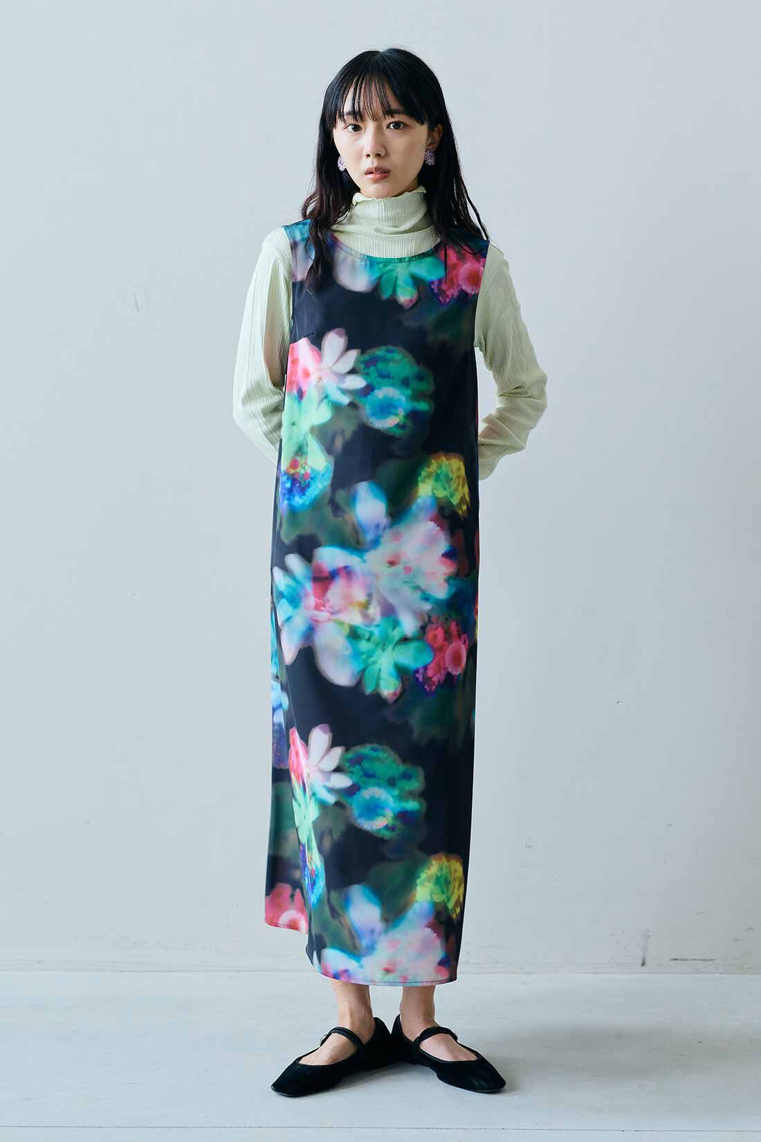 MEDE19F|MEDE19F　花柄のプリントを重ねたシアードレス〈ブラック〉|モデル身長：163cm　着用サイズ：M