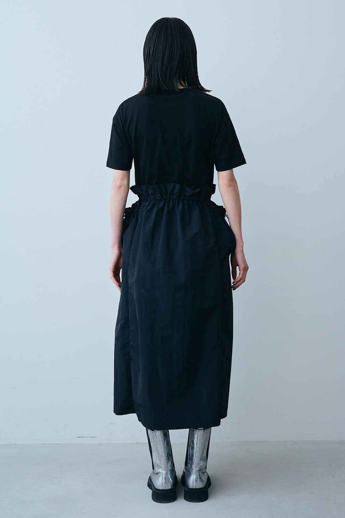 MEDE19F|MEDE19F カットソー×撥水生地のドッキングワンピース〈ブラック〉|モデル身長：167cm　着用サイズ：M