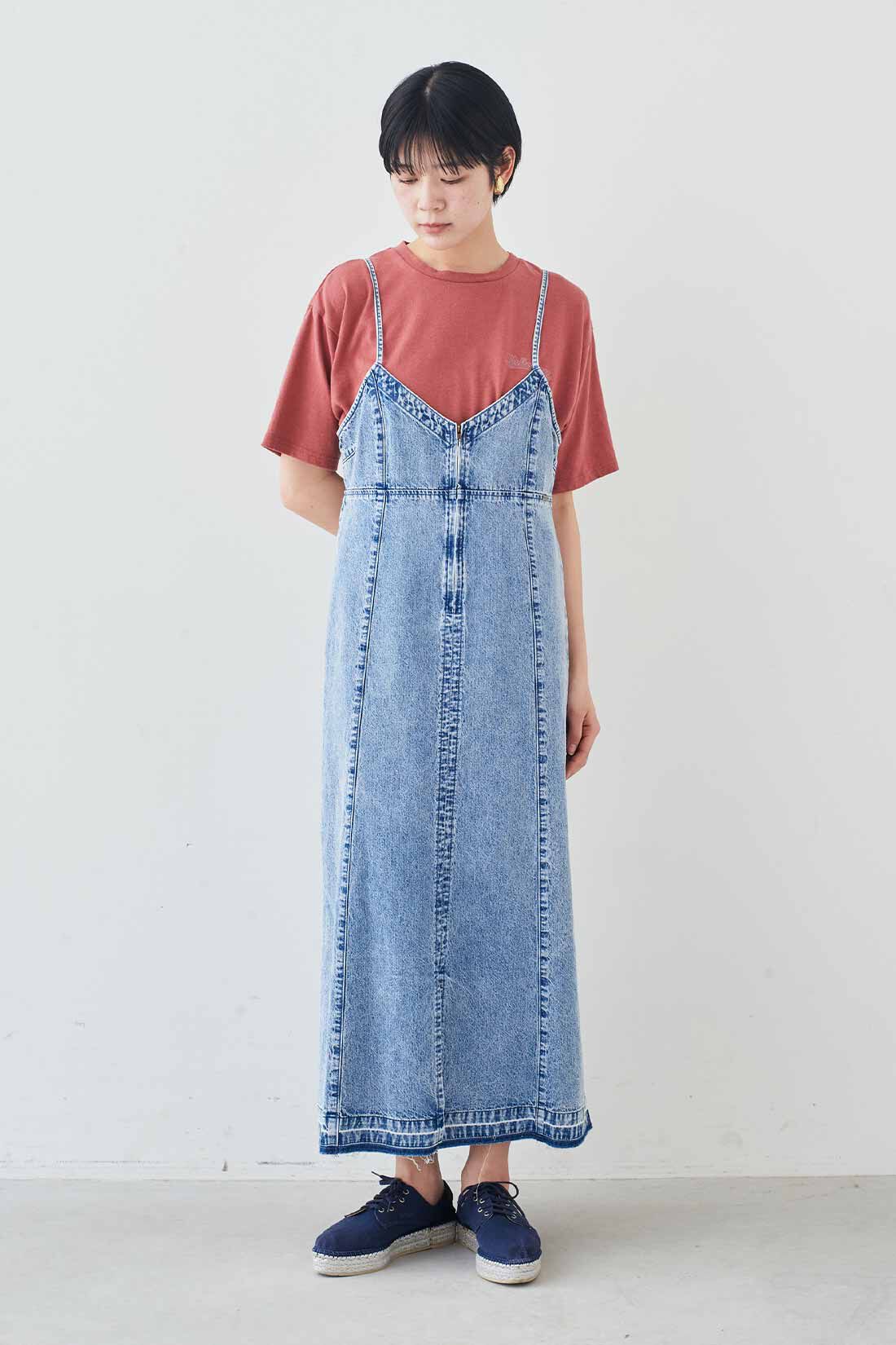 MEDE19F|MEDE19F　レスウォーターで加工したアンティーク調デニムキャミワンピース〈フェードブルー〉|モデル身長：163cm　着用サイズ：M