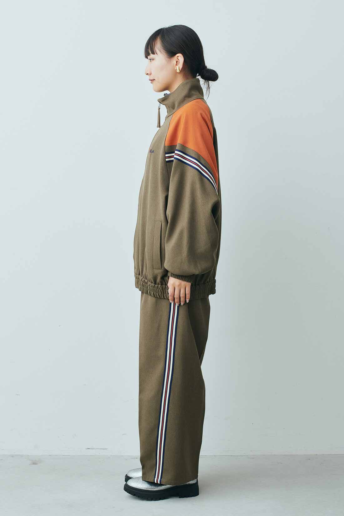 MEDE19F|MEDE19F　FILA for MEDE19F 大人も着られるトラックブルゾン〈ミリタリーカーキ〉|モデル身長：158cm　着用サイズ：M