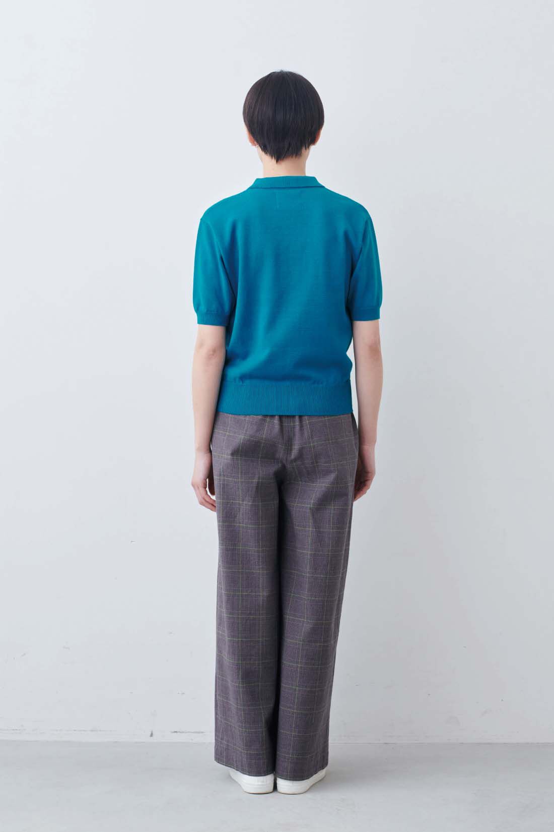 THREE FIFTY STANDARD|THREE FIFTY STANDARD　小谷 実由さんと作った色目と衿もとにこだわったニットポロ〈ブルー〉|モデル身長：163cm　着用サイズ：M