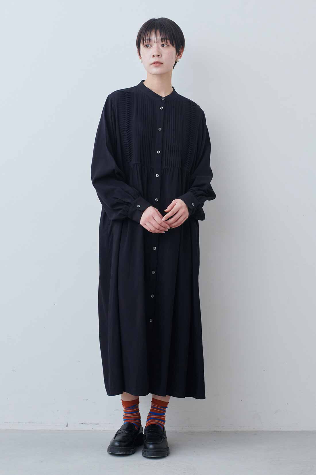 THREE FIFTY STANDARD|THREE FIFTY STANDARD　ピンタックのワンピース〈ブラック〉|モデル身長：163cm　着用サイズ：M