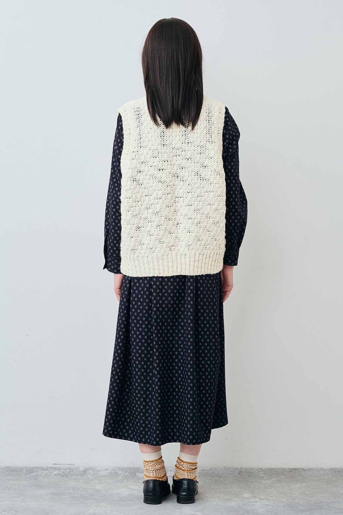 THREE FIFTY STANDARD|THREE FIFTY STANDARD 編み地にこだわったニットベスト〈オフホワイト〉|モデル身長：163cm　着用サイズ：M