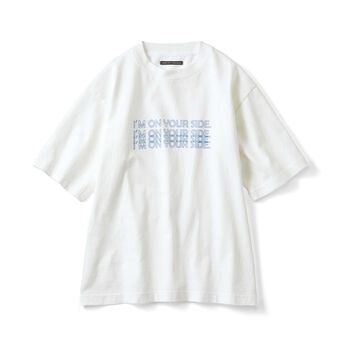 丸胴仕様のロゴプリントＴシャツ〈オフホワイト〉