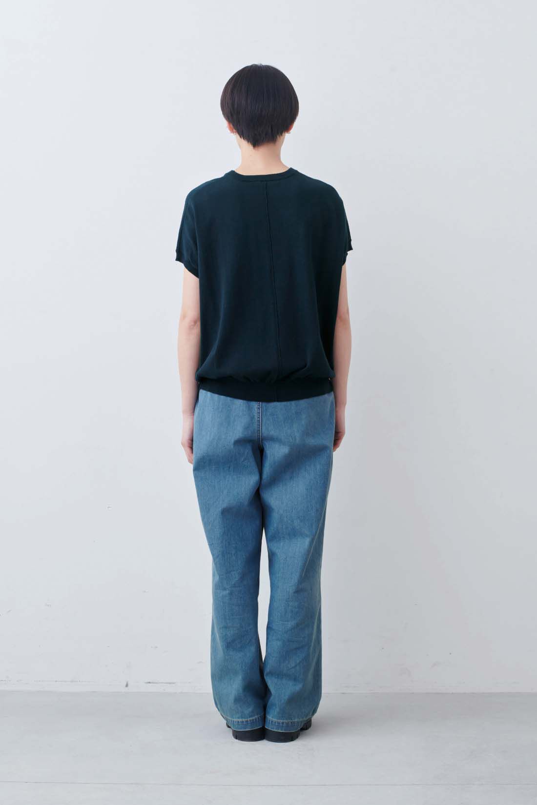 THREE FIFTY STANDARD|THREE FIFTY STANDARD　シャリっとしたコットン100％のニットプルオーバーの会|モデル身長：163cm　着用サイズ：M