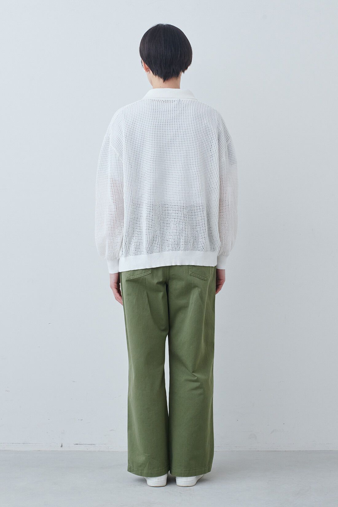 THREE FIFTY STANDARD|衿付きニット透かし編みカーディガン〈オフホワイト〉とシルキーな肌ざわりのベーシックなTシャツの会のコーディネート