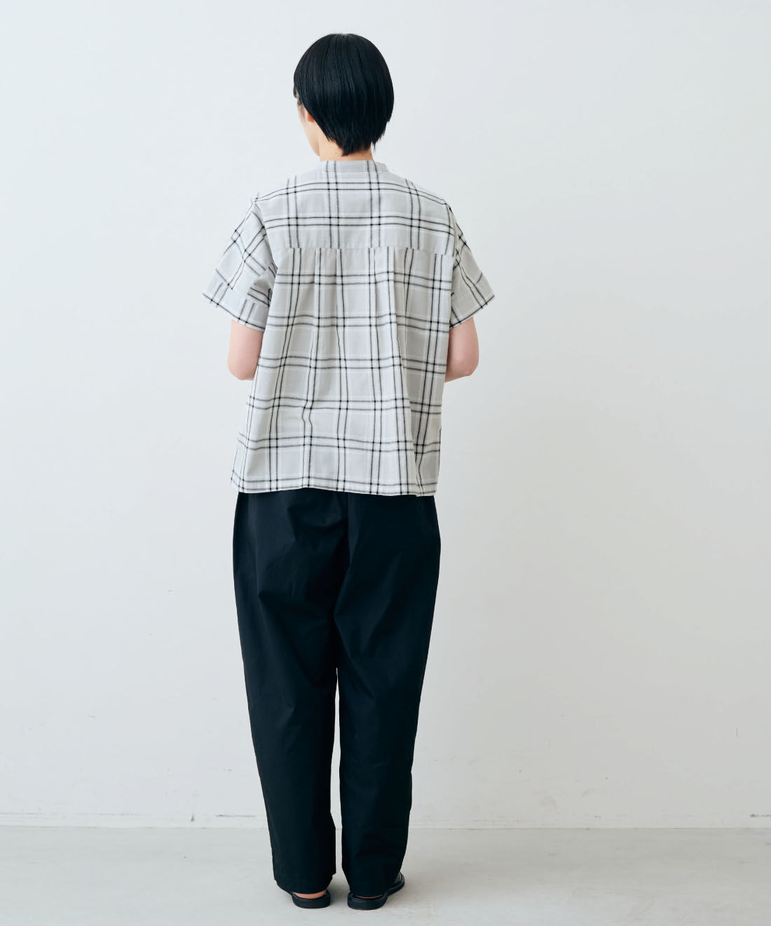 THREE FIFTY STANDARD|モノトーンチェック プルオーバーシャツのコーディネート