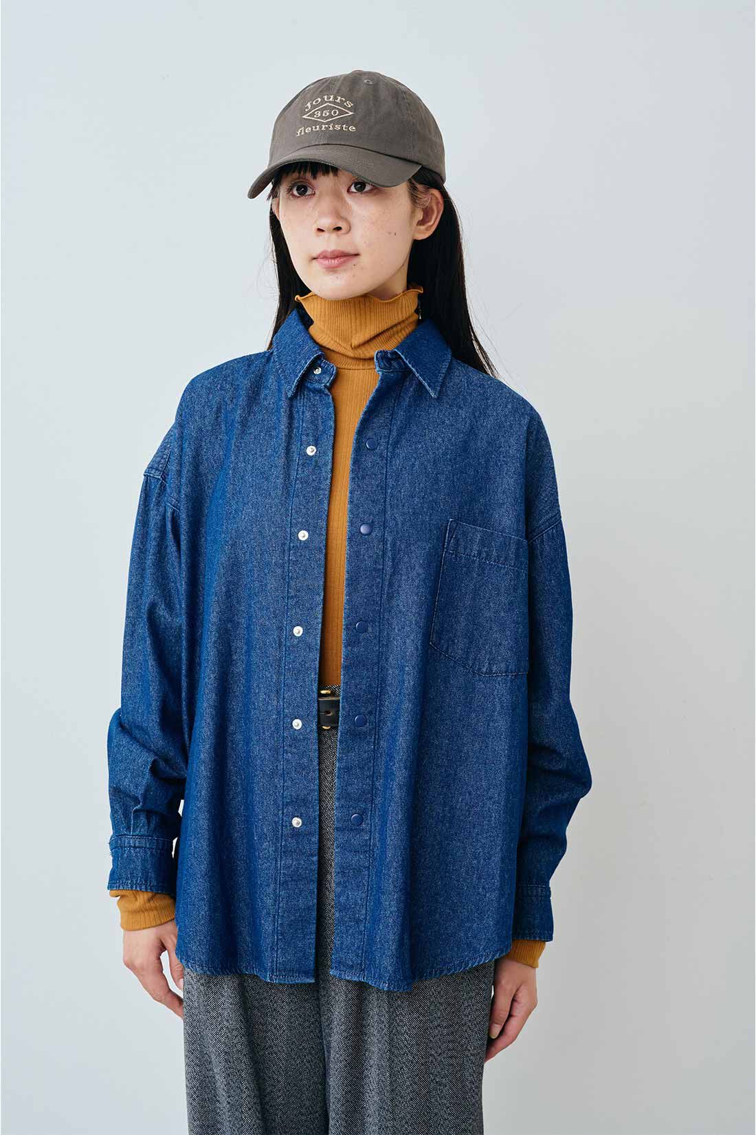 THREE FIFTY STANDARD|THREE FIFTY STANDARD ベーシックなデニムシャツ|モデル身長：163cm　着用サイズ：M
