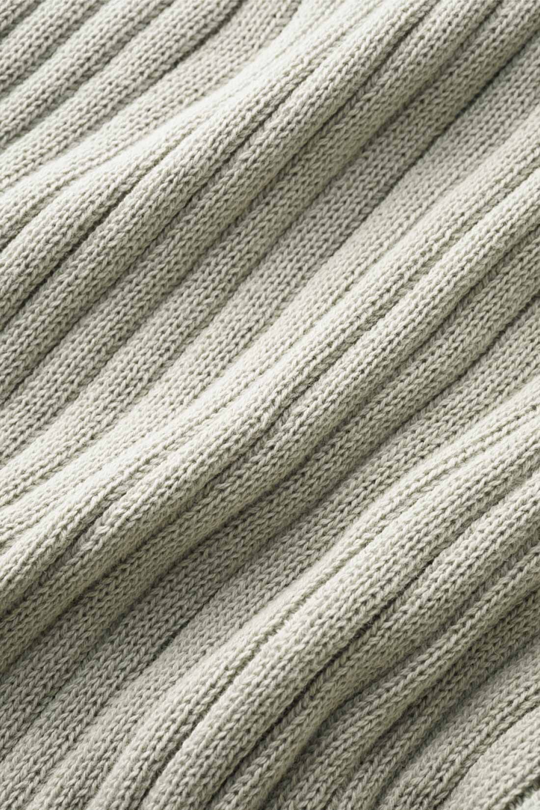THREE FIFTY STANDARD|THREE FIFTY STANDARD コットン100％のリブタートルの会|きちんと感のある等間隔リブ。秋から春まで着まわせる、お手入れしやすいコットン素材。