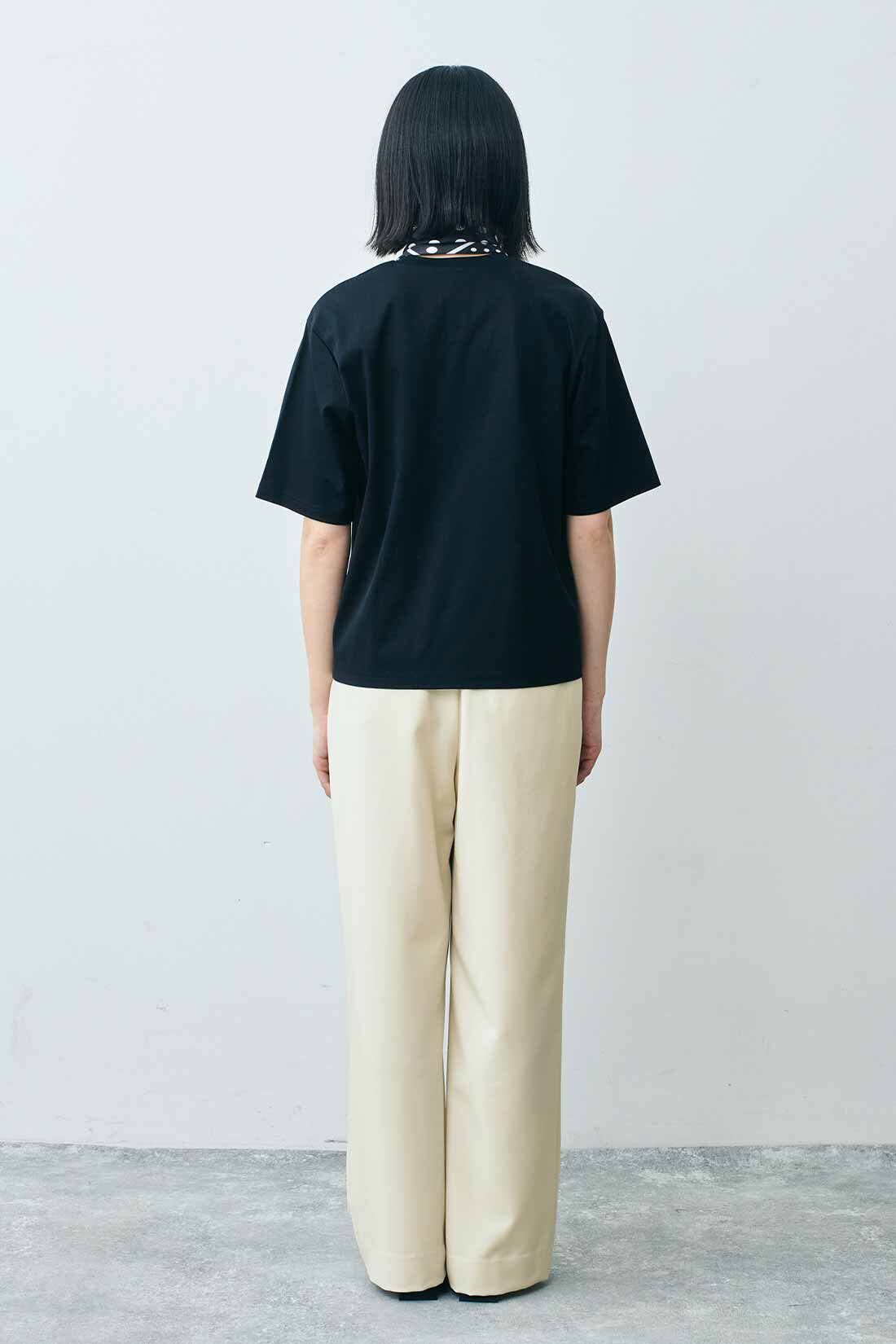 THREE FIFTY STANDARD|THREE FIFTY STANDARD シルケット加工をほどこしたベーシックシルエットのTシャツの会|モデル身長：163cm 着用サイズ：M