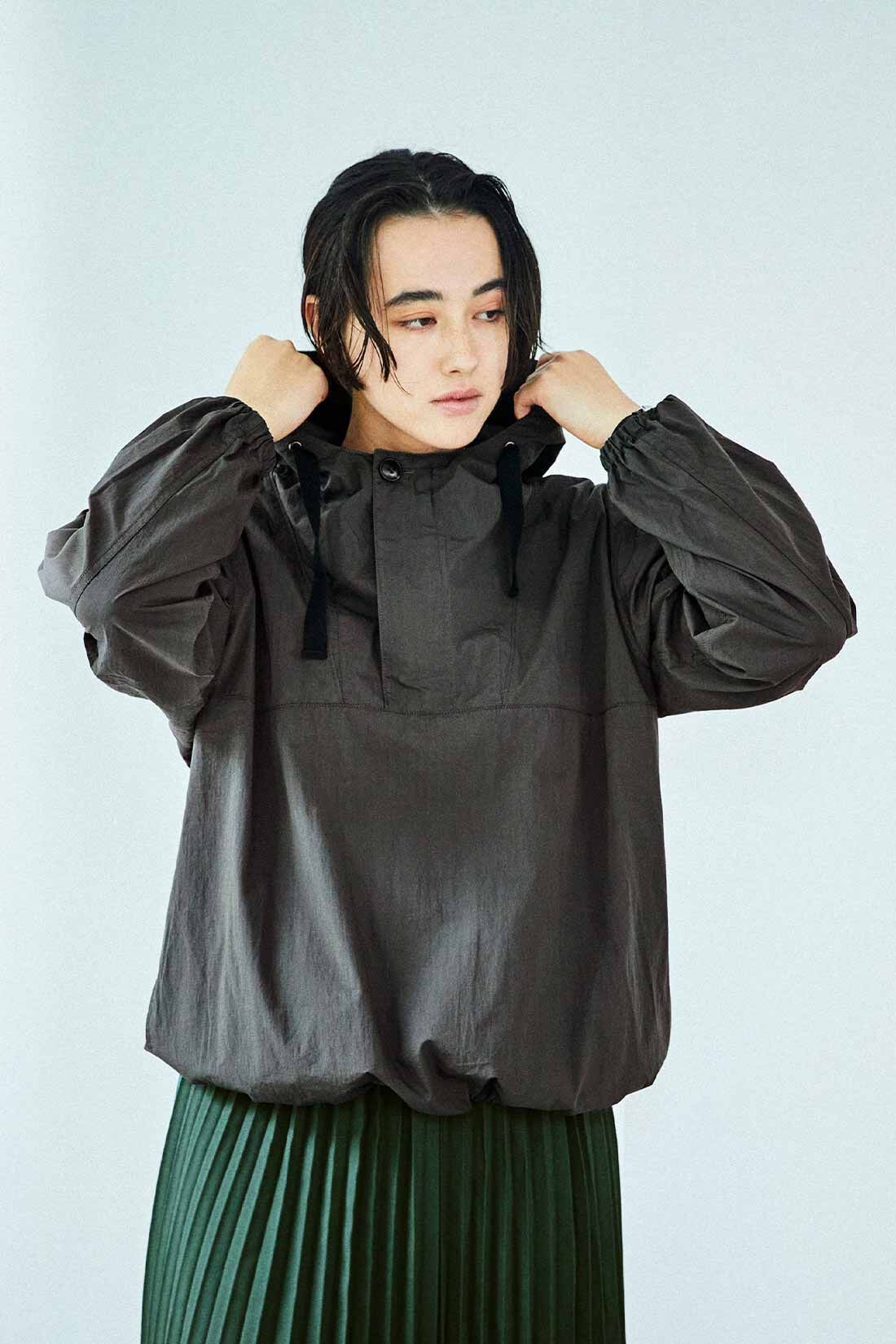 THREE FIFTY STANDARD|THREE FIFTY STANDARD コットンナイロン混の撥水（はっすい）アノラック〈チャコール〉