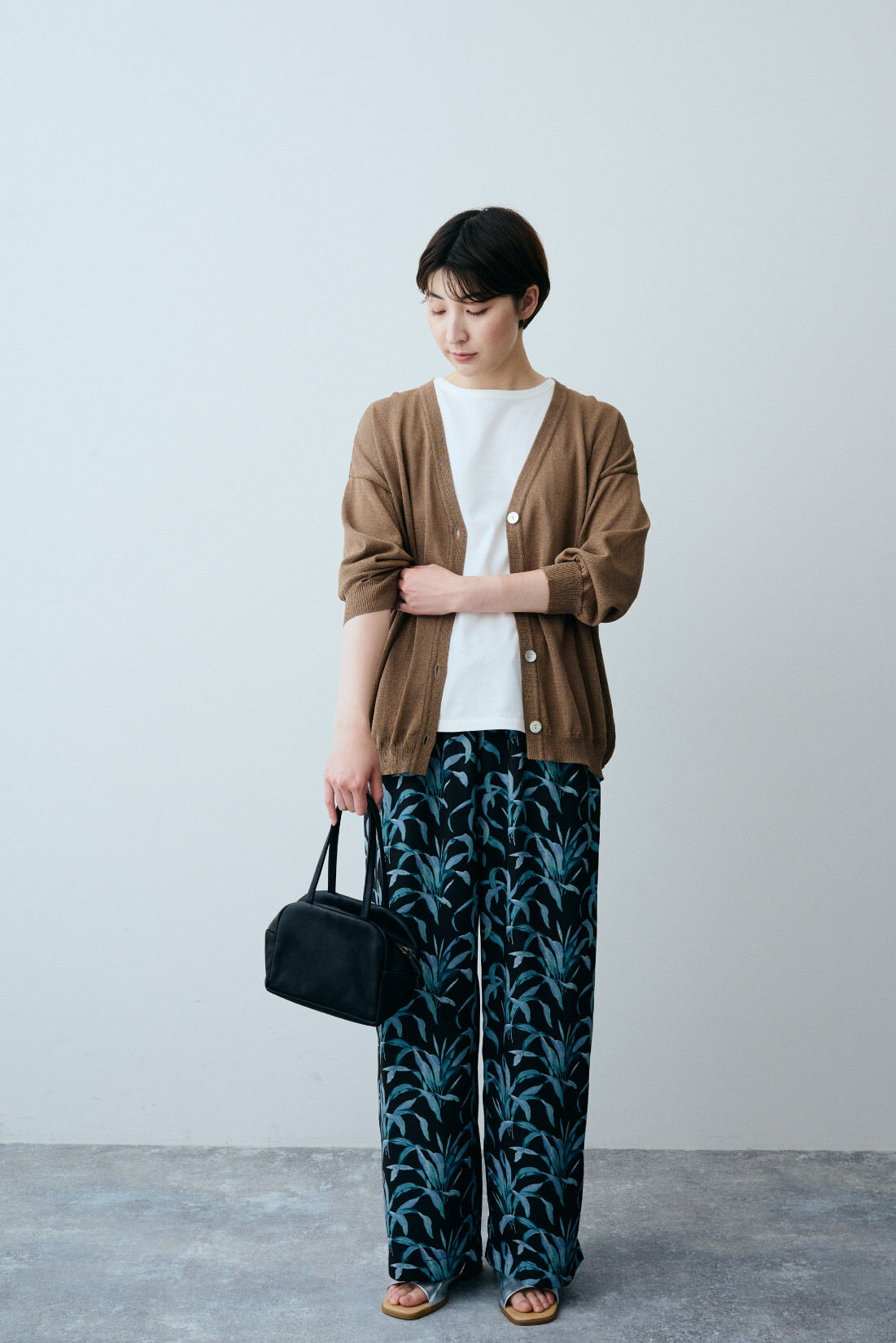 THREE FIFTY STANDARD|THREE FIFTY STANDARD ミュルーズモダン ボタニカルプリントイージーパンツ〈ブラック〉
