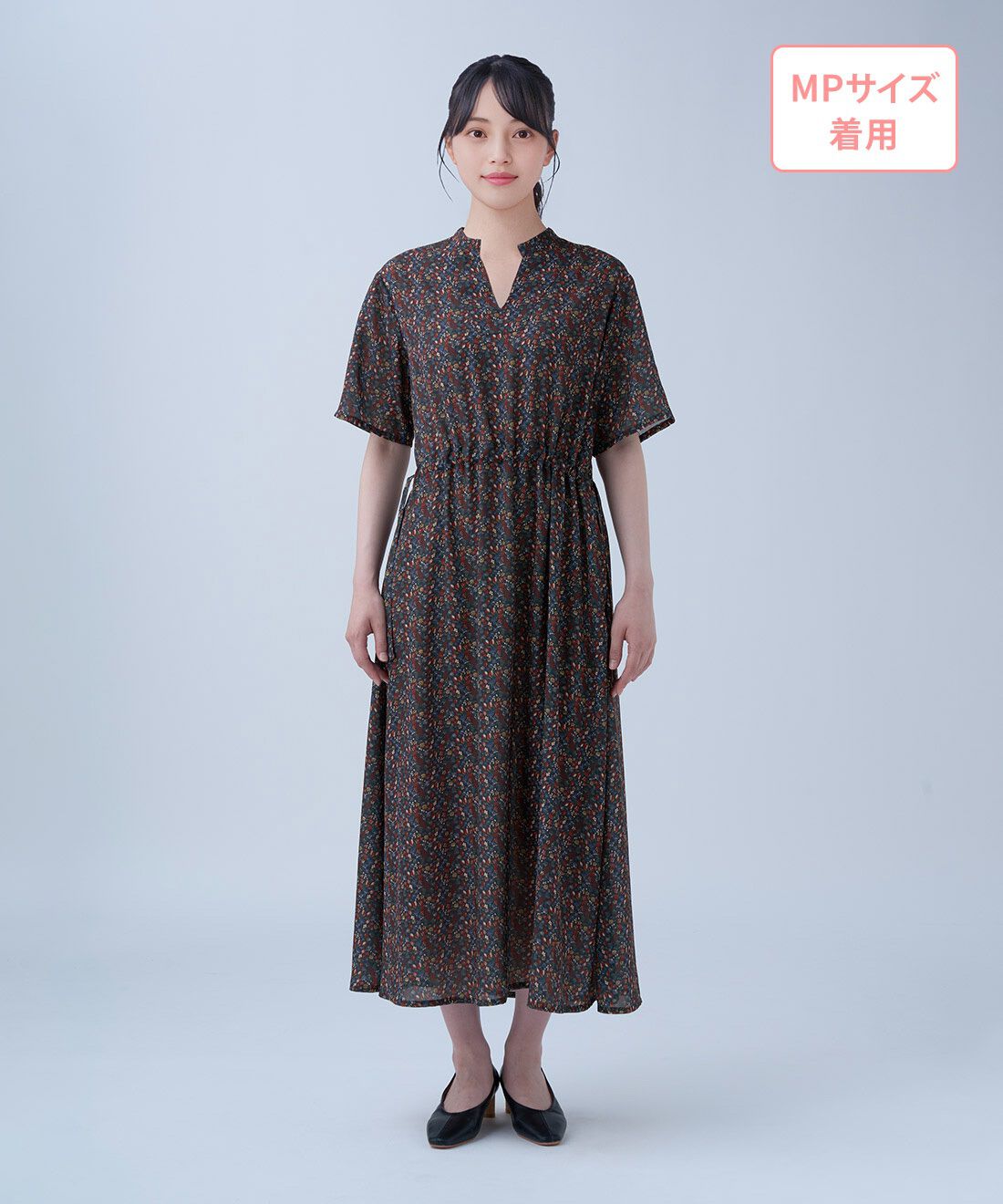 THREE FIFTY STANDARD|THREE FIFTY STANDARD　ミュルーズモダン　シルエットを変えられる ヴィンテージプリントワンピース〈ネイビー〉|モデル身長：152cm　着用サイズ：MP