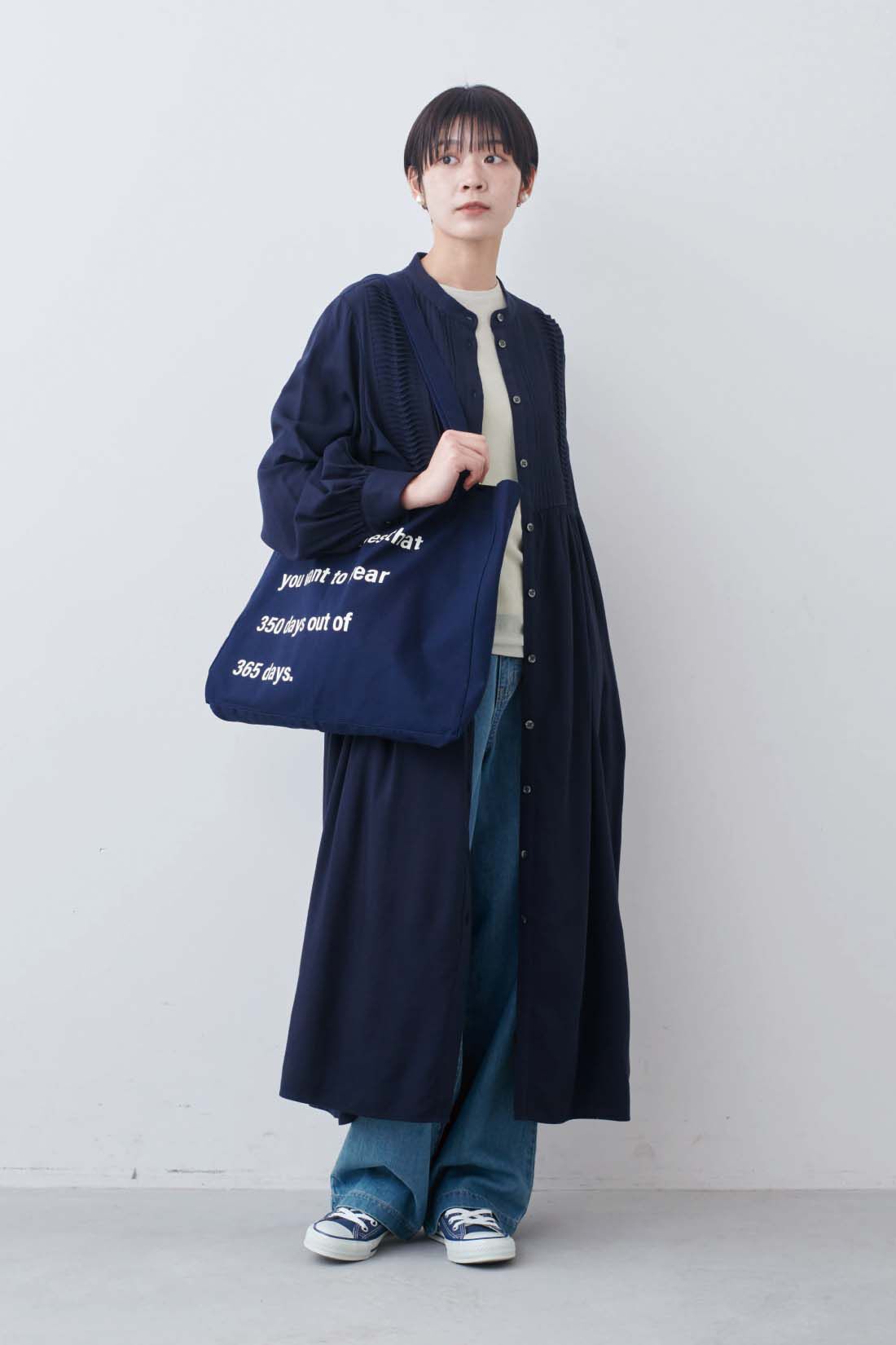 THREE FIFTY STANDARD|THREE FIFTY STANDARD　ライトデニムのタックワイドパンツ|モデル身長：163cm　着用サイズ：M