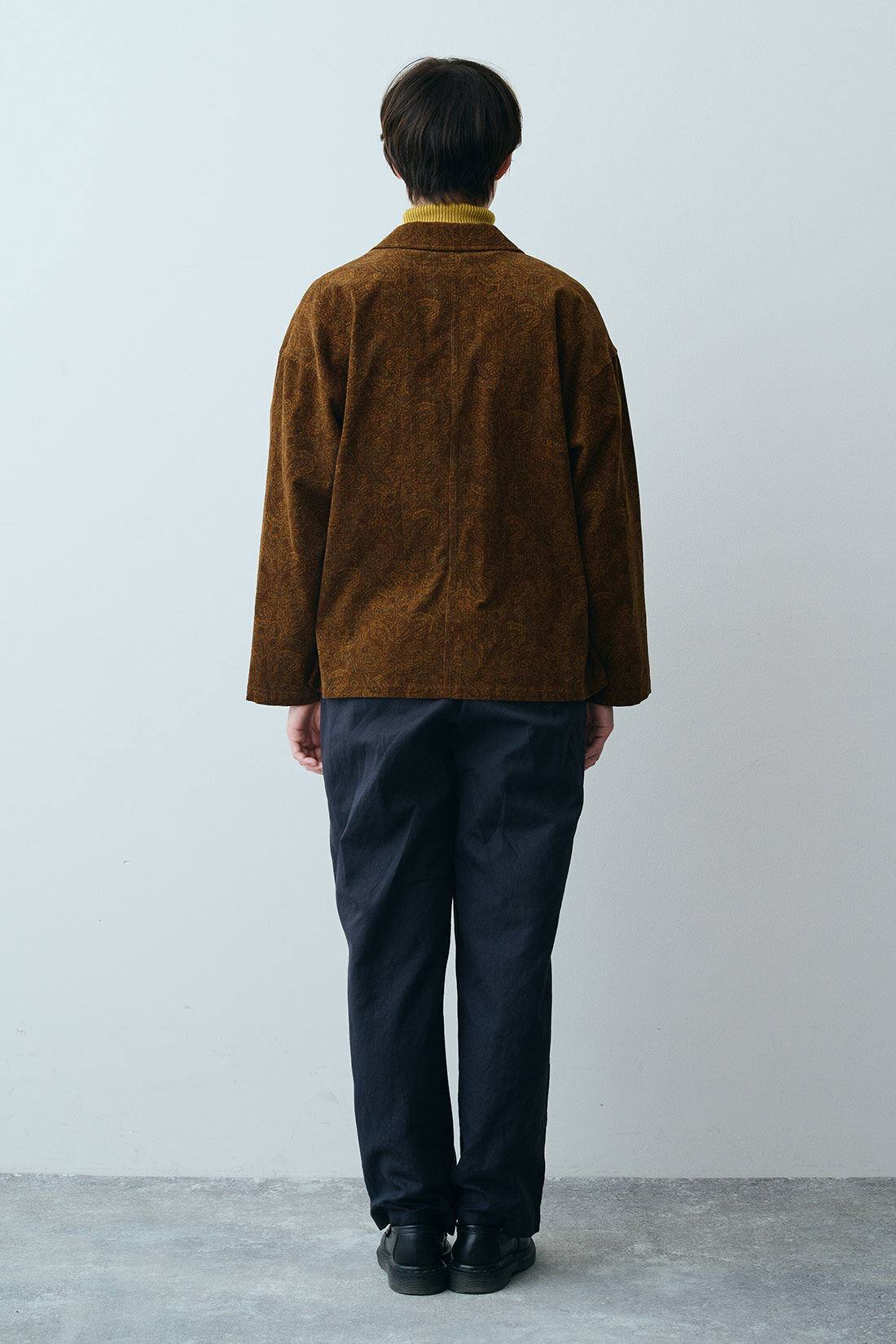 THREE FIFTY STANDARD|ペイズリー柄の細コールジャケットＢＲ　ＴＦＳとリネン混パンツダークネイビーＴＦＳのコーディネート