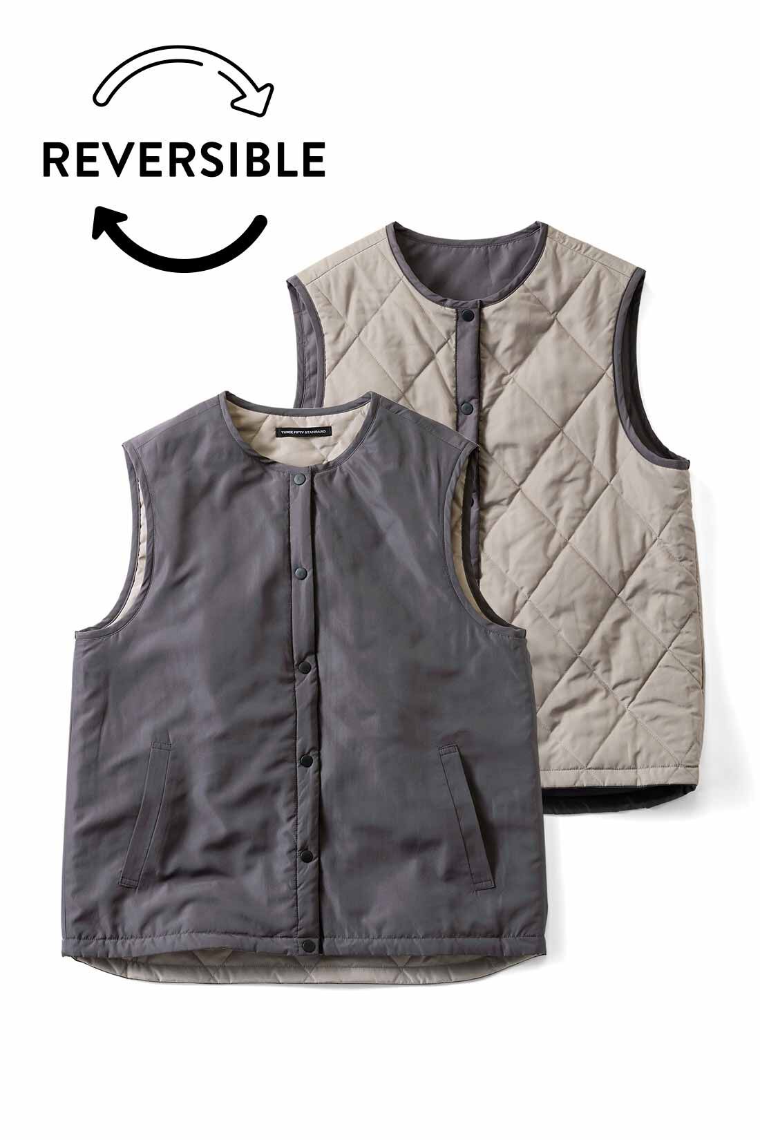 THREE FIFTY STANDARD|THREE FIFTY STANDARD リバーシブルでも着られる 中わたベスト〈チャコール×ベージュ〉|チャコールグレーの面はフラットな見た目ですっきり、ベージュの面はキルティングでカジュアル。