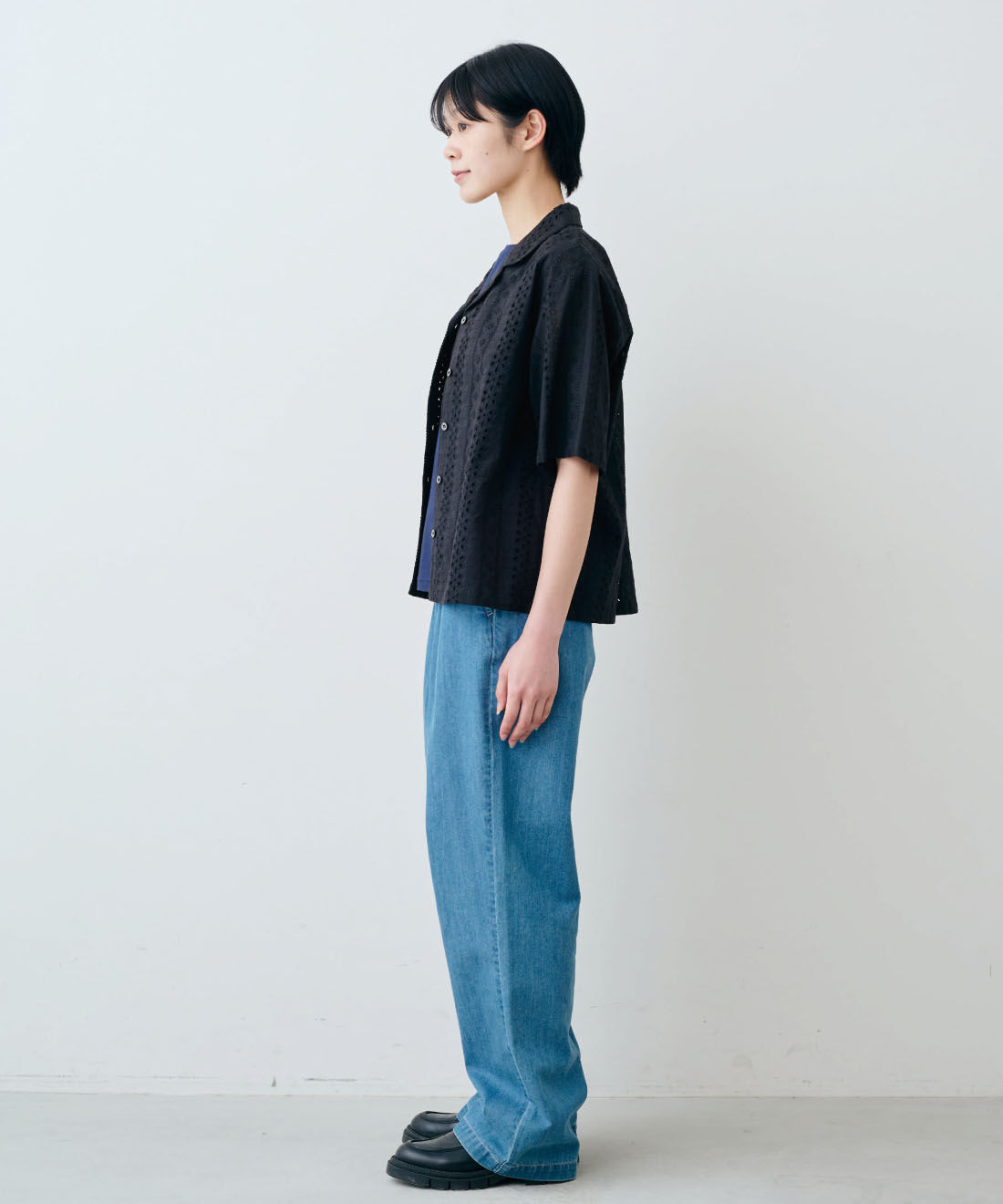 THREE FIFTY STANDARD|シルケット加工 タンクトップとライトデニムのタックワイドパンツのコーディネート