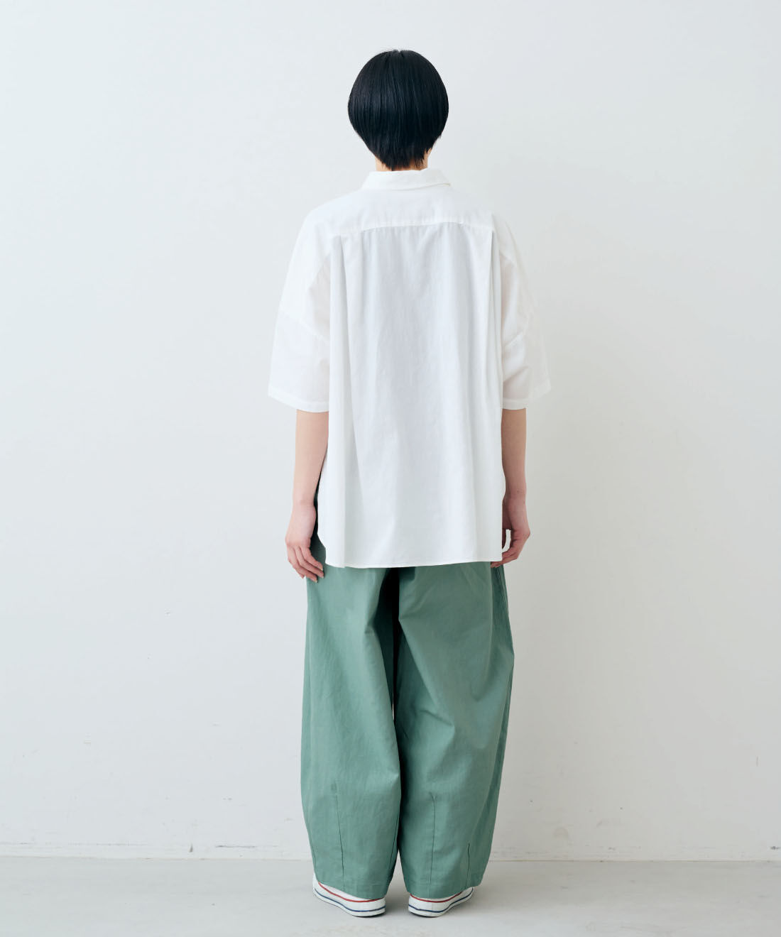 THREE FIFTY STANDARD|シルケット加工 タンクトップと金子敦子さんコラボ 麻混 わくわくズボン 〈グラスグリーン〉のコーディネート