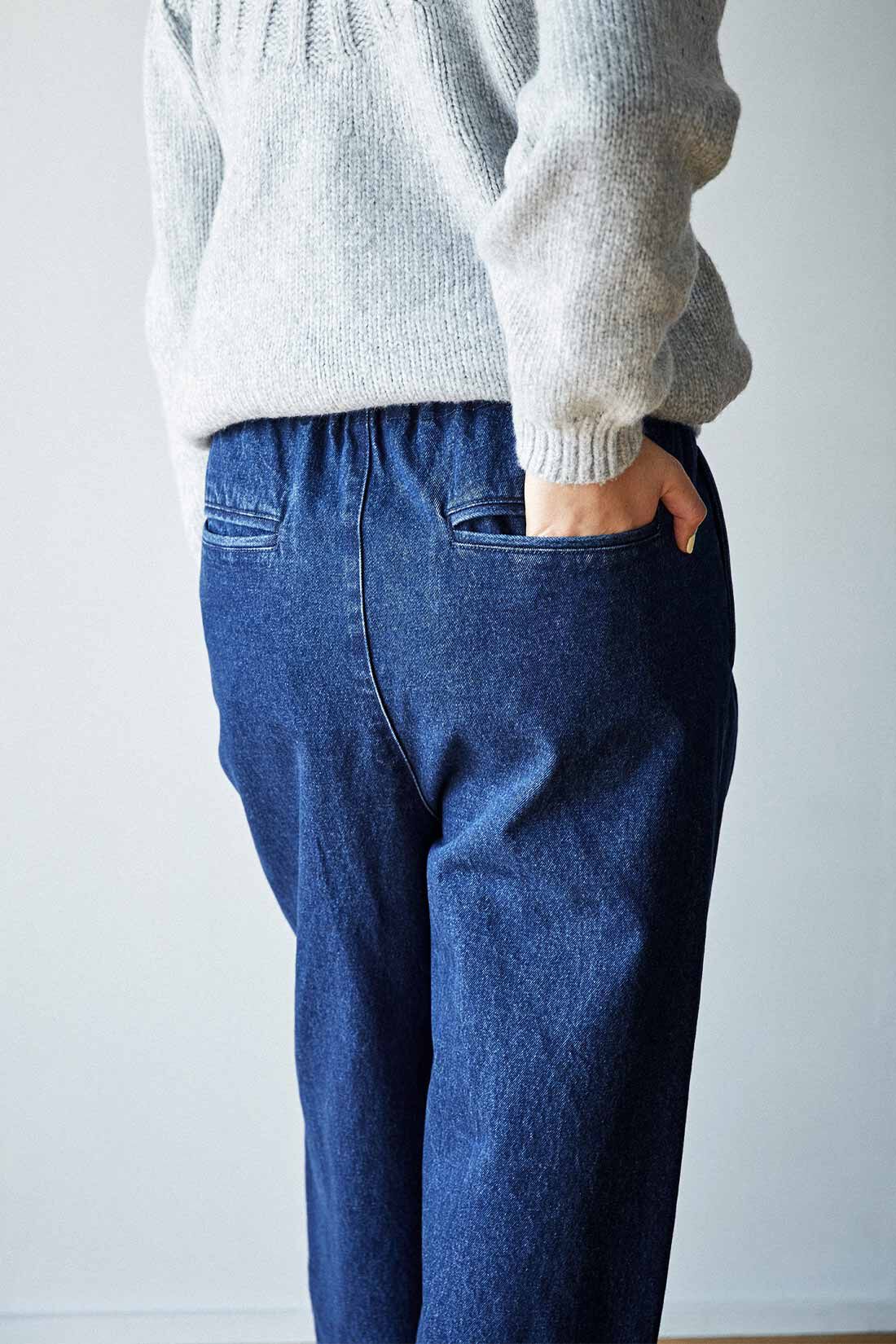 THREE FIFTY STANDARD|THREE FIFTY STANDARD 10オンスデニムのイージーパンツ〈ブルー〉|バックポケットのデザインをとことんシンプルにすることで、カジュアルにもきれいにも着やすい一本に仕上げました。