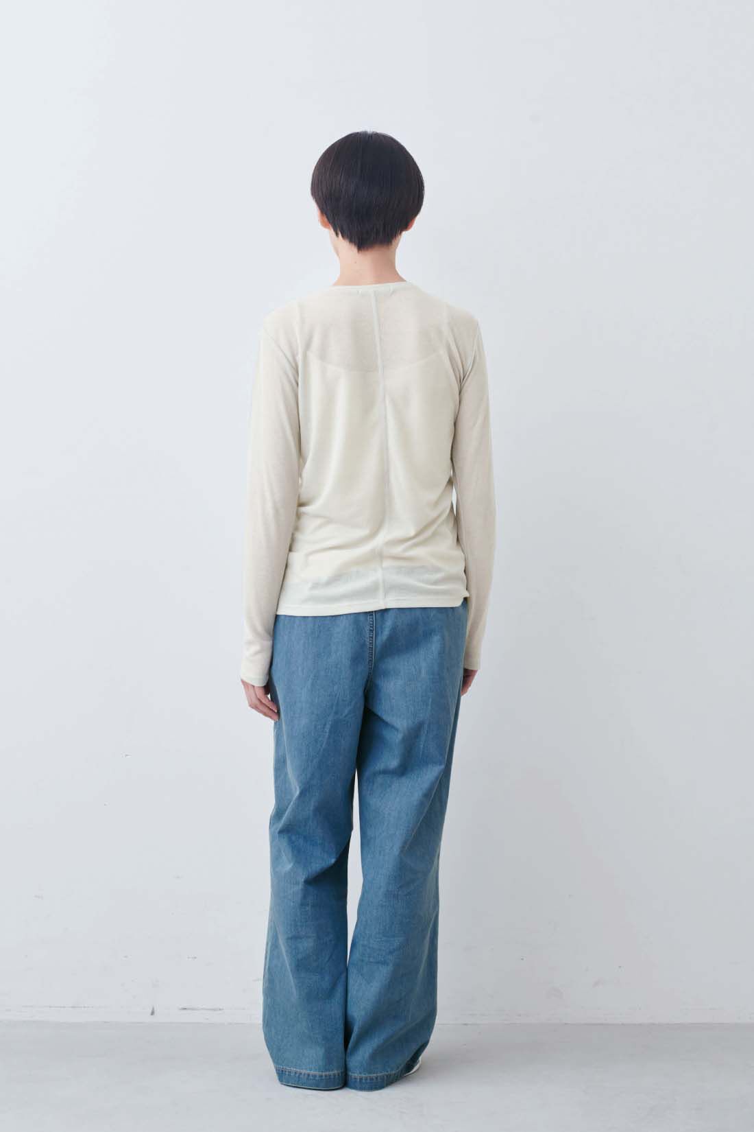 THREE FIFTY STANDARD|ライトデニムのタックワイドパンツのコーディネート