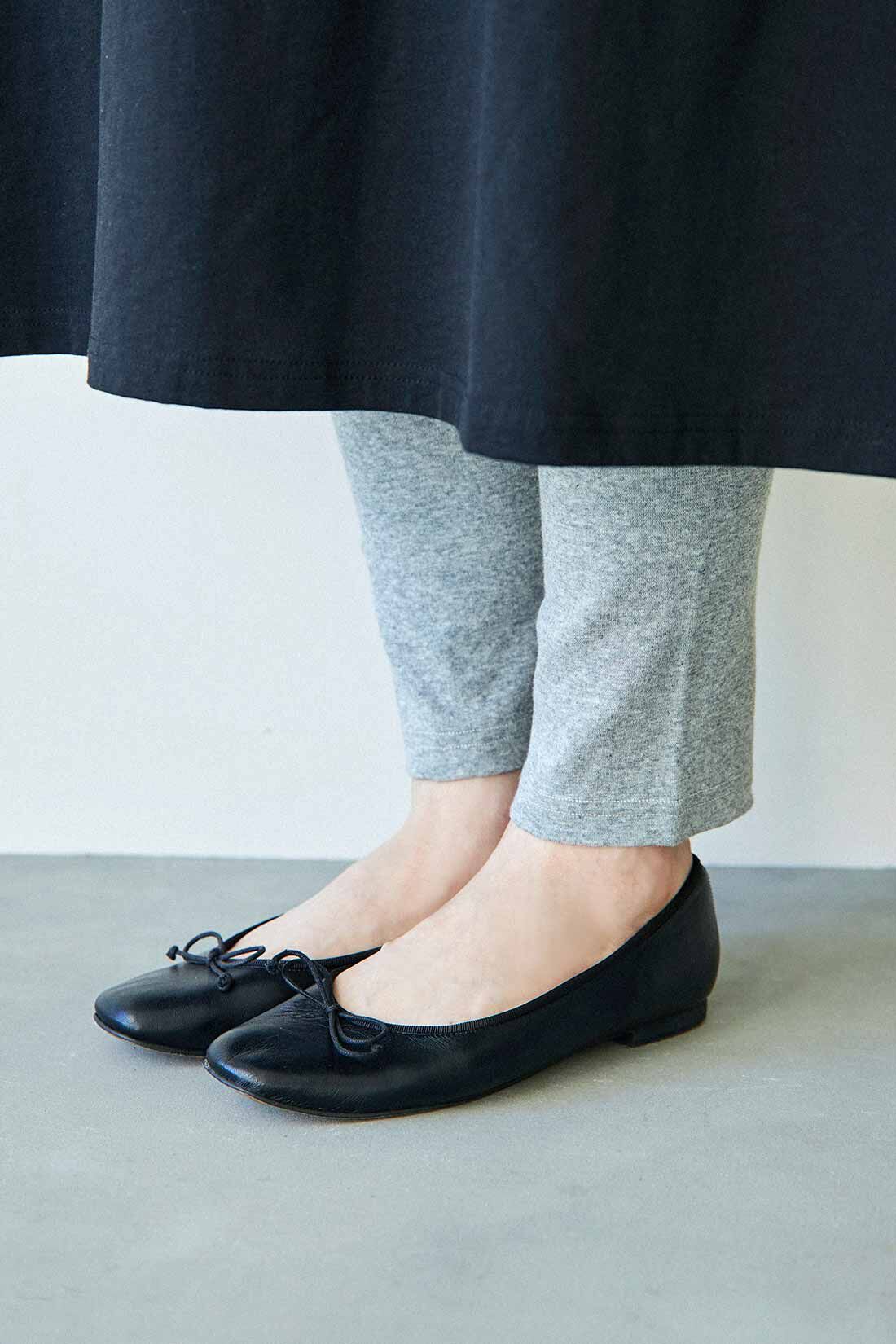 THREE FIFTY STANDARD|THREE FIFTY STANDARD やわらかな風合いのフライス編みレギンスの会|フラットシューズやスニーカーにも合わせやすくて、足首までしっかり隠れるフルレングス。