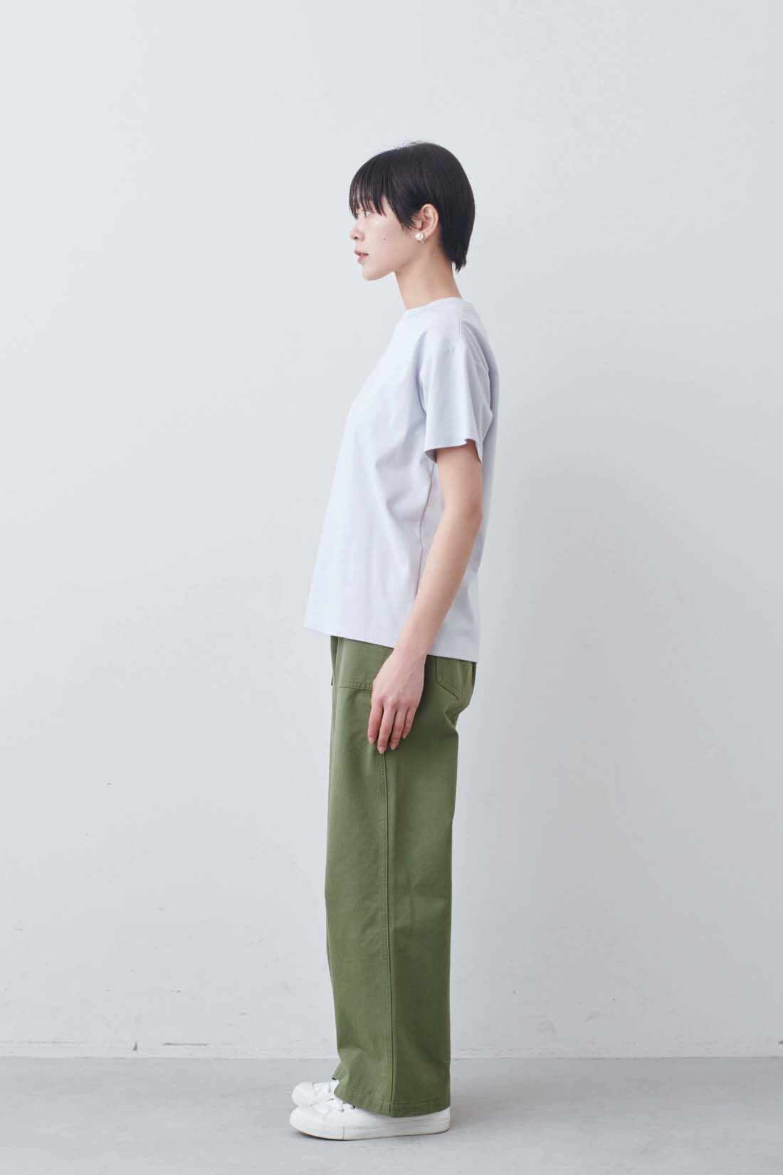 THREE FIFTY STANDARD|THREE FIFTY STANDARD　シルキーな肌ざわりのベーシックなTシャツの会|モデル身長：163cm　着用サイズ：M