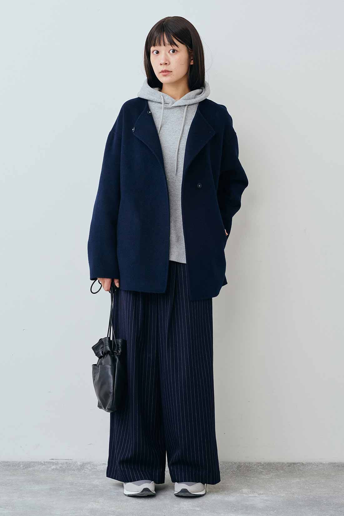 THREE FIFTY STANDARD［スリーフィフティースタンダード］|THREE FIFTY STANDARD ピンストライプのワイドパンツ〈ネイビー〉|モデル身長：163cm　着用サイズ：M