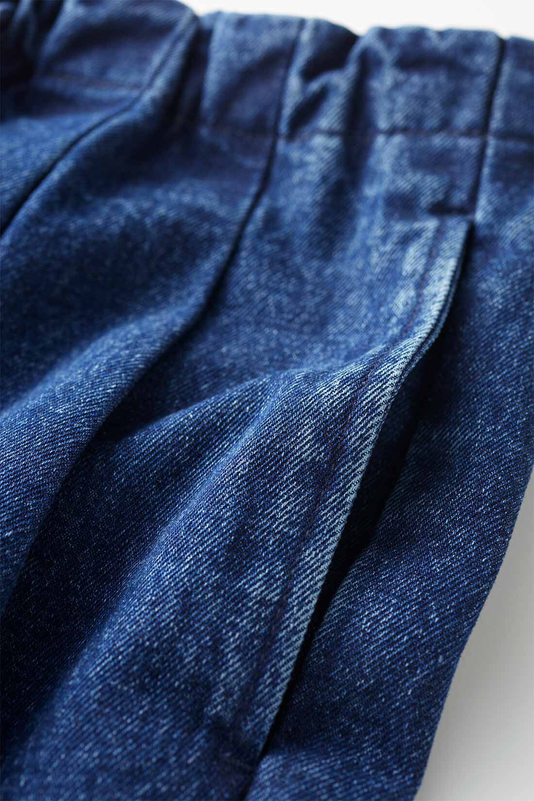 THREE FIFTY STANDARD|THREE FIFTY STANDARD 10オンスデニムのイージーパンツ〈ブルー〉|年中活躍する適度な厚みの10オンスデニム生地に、バイオウォッシュ加工をプラスしています。色や生地に独特の味が出て、おろしたその日からはき心地がやわらか。