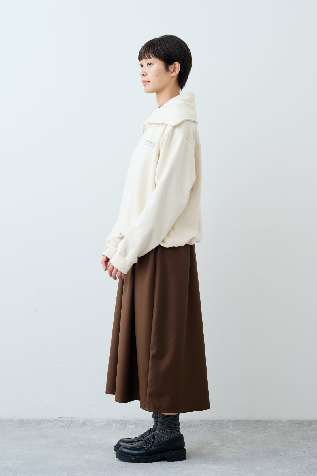 THREE FIFTY STANDARD|フレアーシルエットの比翼ワンピース〈マロンブラウン〉のコーディネート|モデル身長：163cm 着用サイズ：M